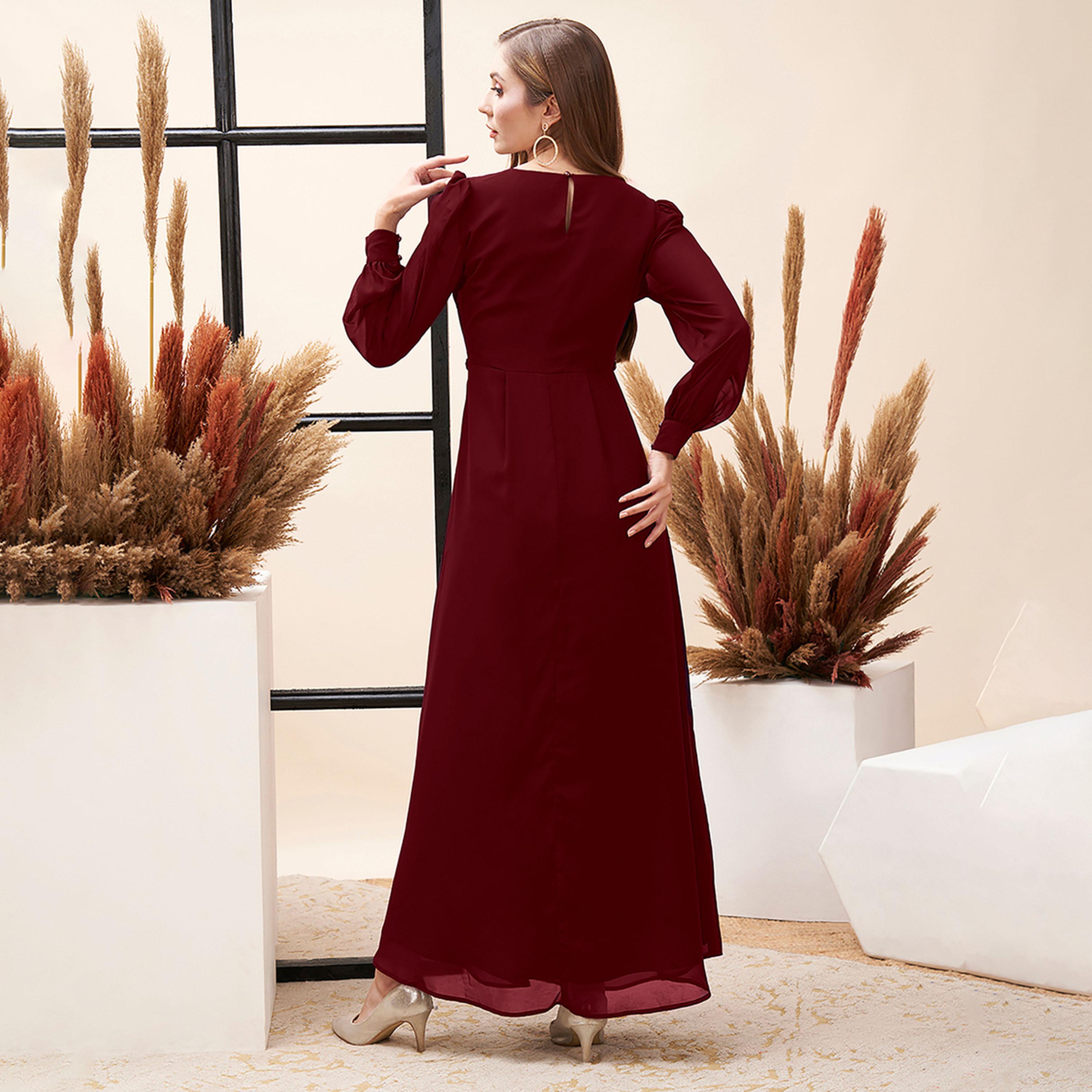 مش × ستايلي-  فستان ماكسي كستنائي اللون مع رقبة دائرية وتفاصيل مطرزة عند الخصر-women-clothing-dresses-image-5