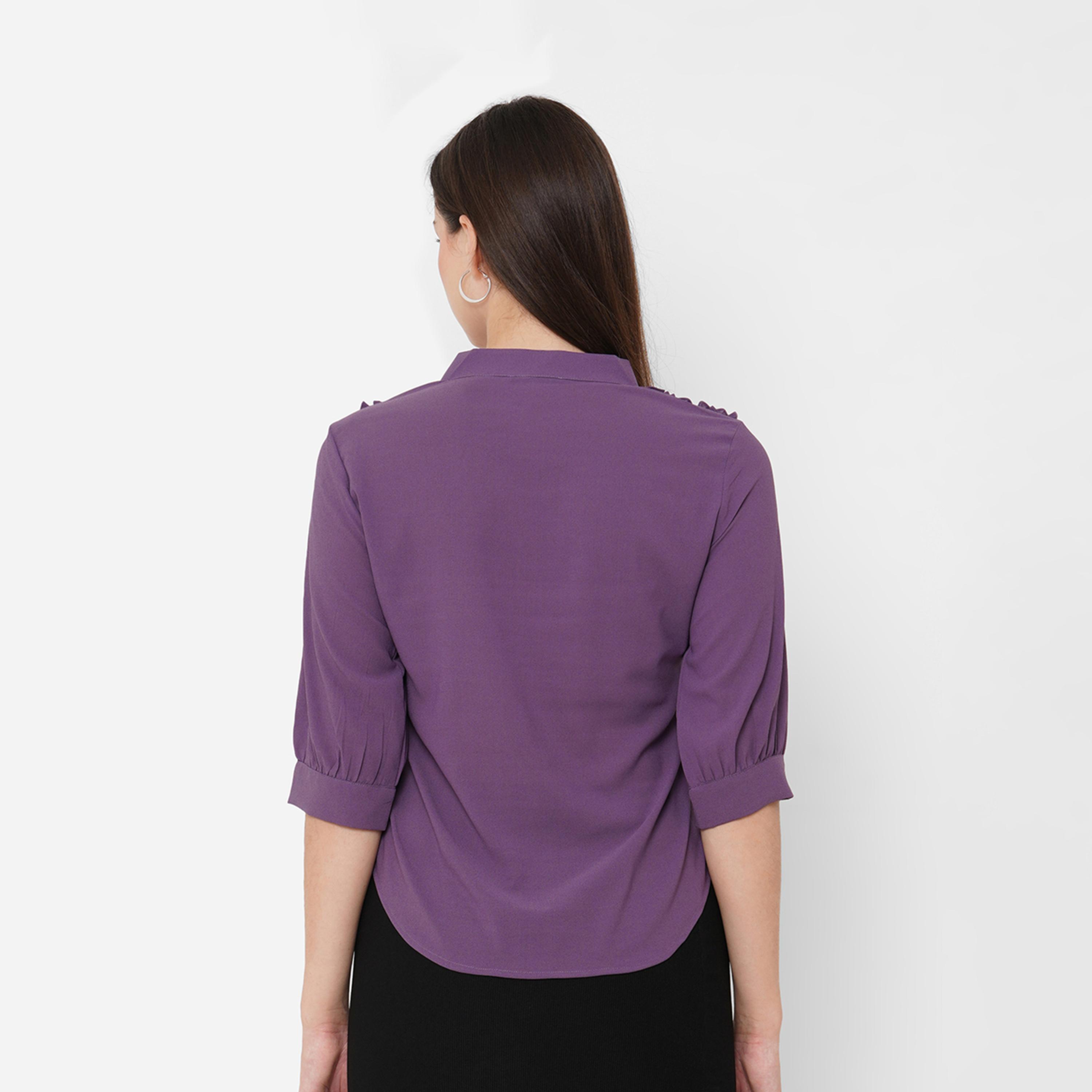 ميش ستايلي - قميص بقصّة عادية وفتحة رقبة على شكل V وتفاصيل كشكشة-women-clothing-shirtsandblouses-shirts-image-5