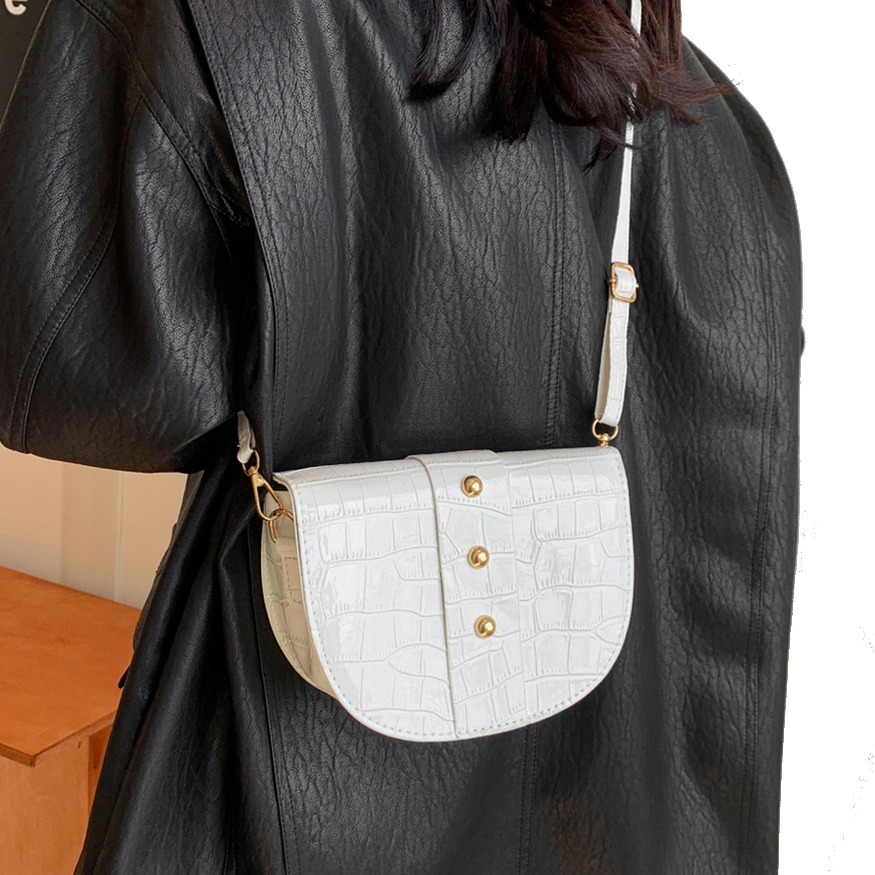 ستايلي -  شنطة كروس بودي باللون الأبيض بنقشة جلد التمساح-women-bagsandwallets-handbags-image-5