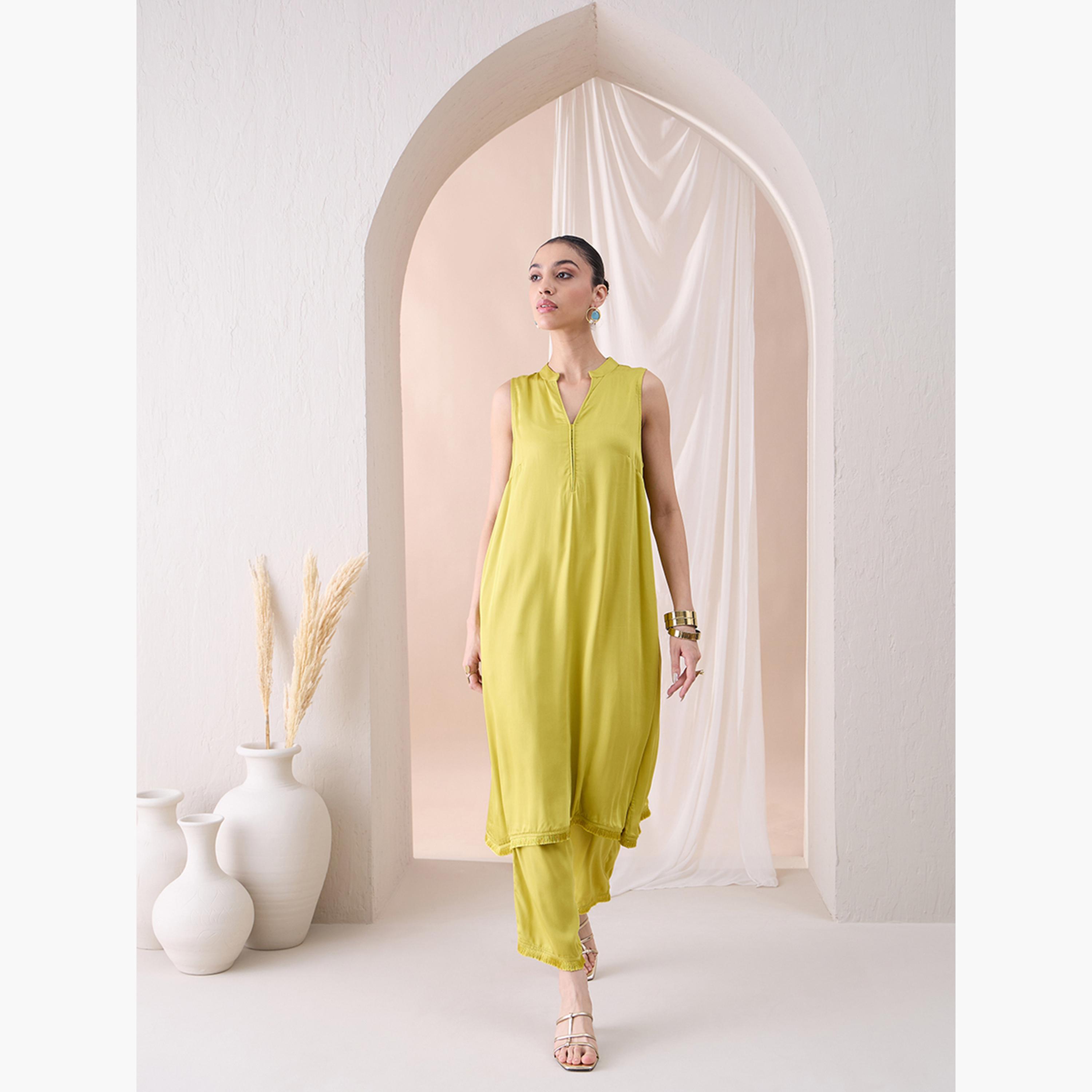 فيميلا × ستايلي - طقم قميص كورتا طويل بدون أكمام وياقة ماندرين مع بنطال مستقيم-women-clothing-coordsets-image-1