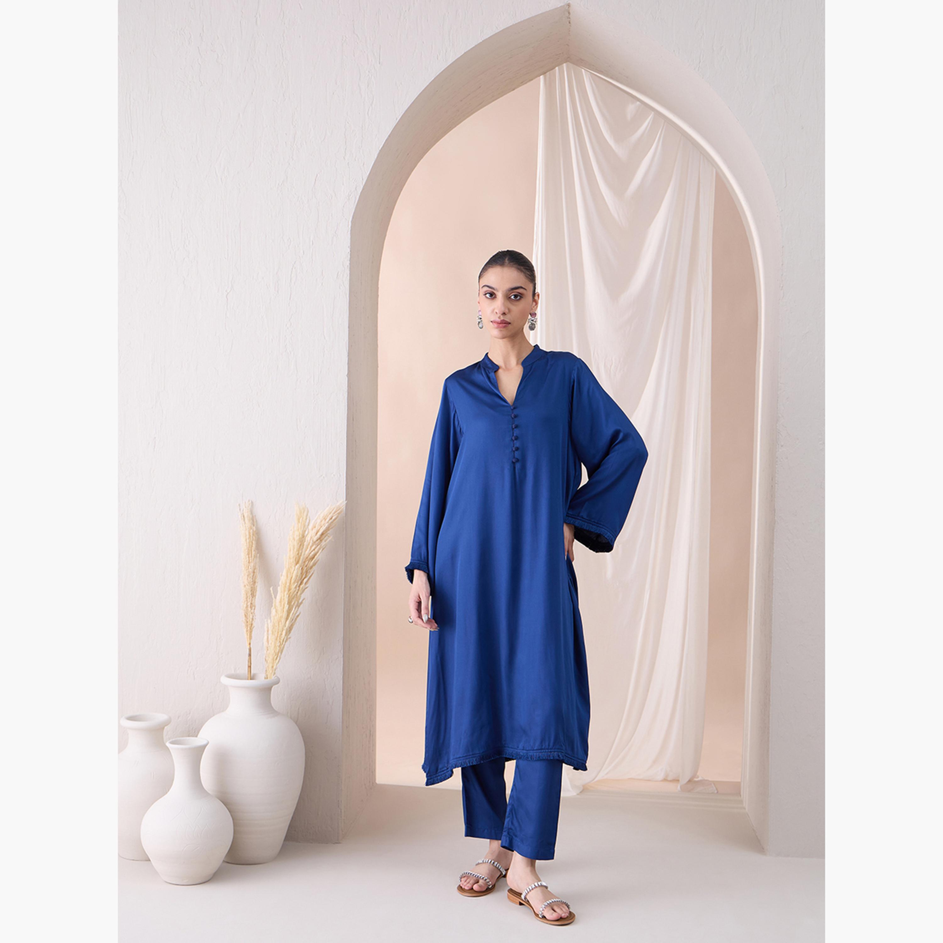 فيميلا × ستايلي -طقم قميص كورتا بتفاصيل أزرار وحاشية شراشيب مع بنطال مستقيم-women-clothing-coordsets-image-2