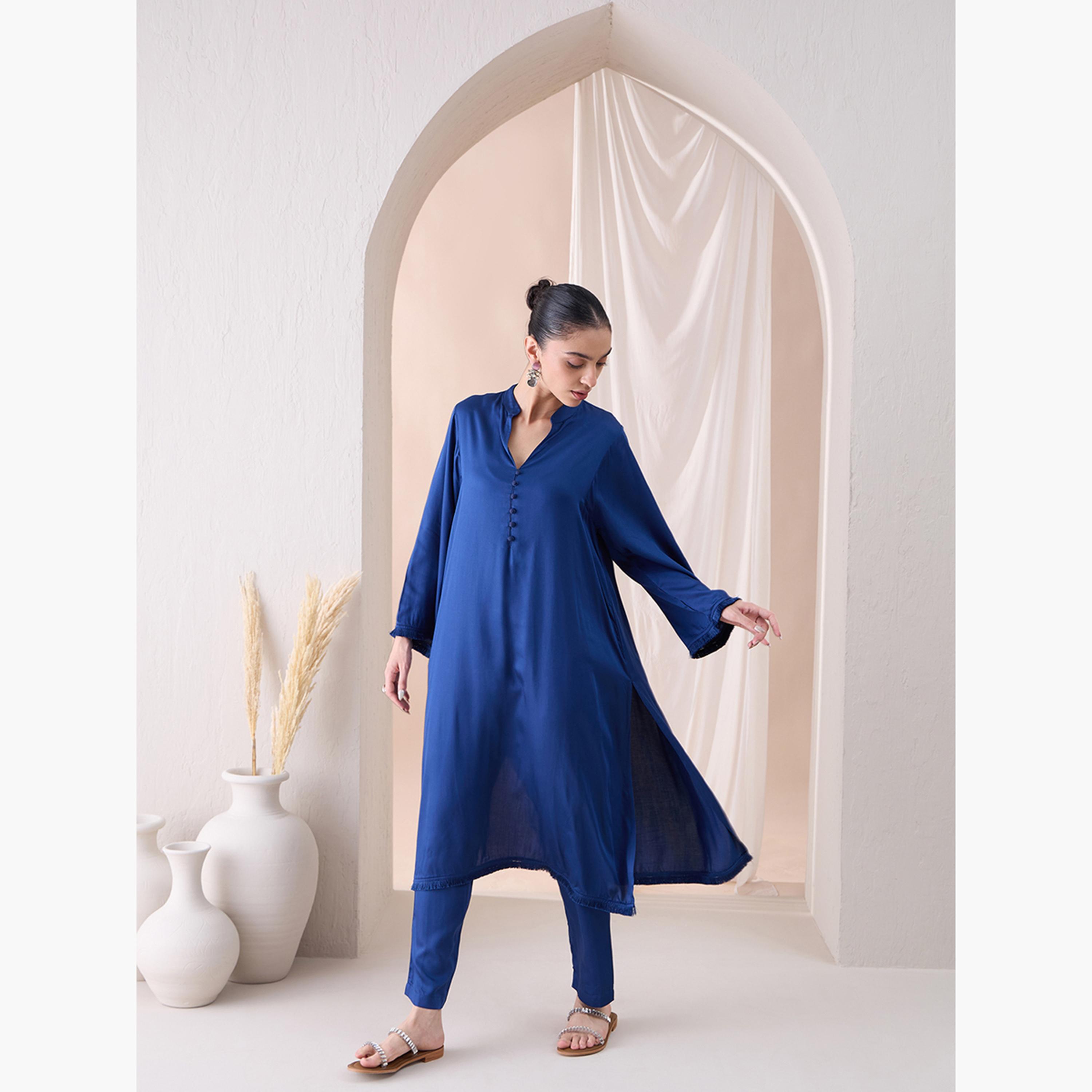 فيميلا × ستايلي -طقم قميص كورتا بتفاصيل أزرار وحاشية شراشيب مع بنطال مستقيم-women-clothing-coordsets-image-3