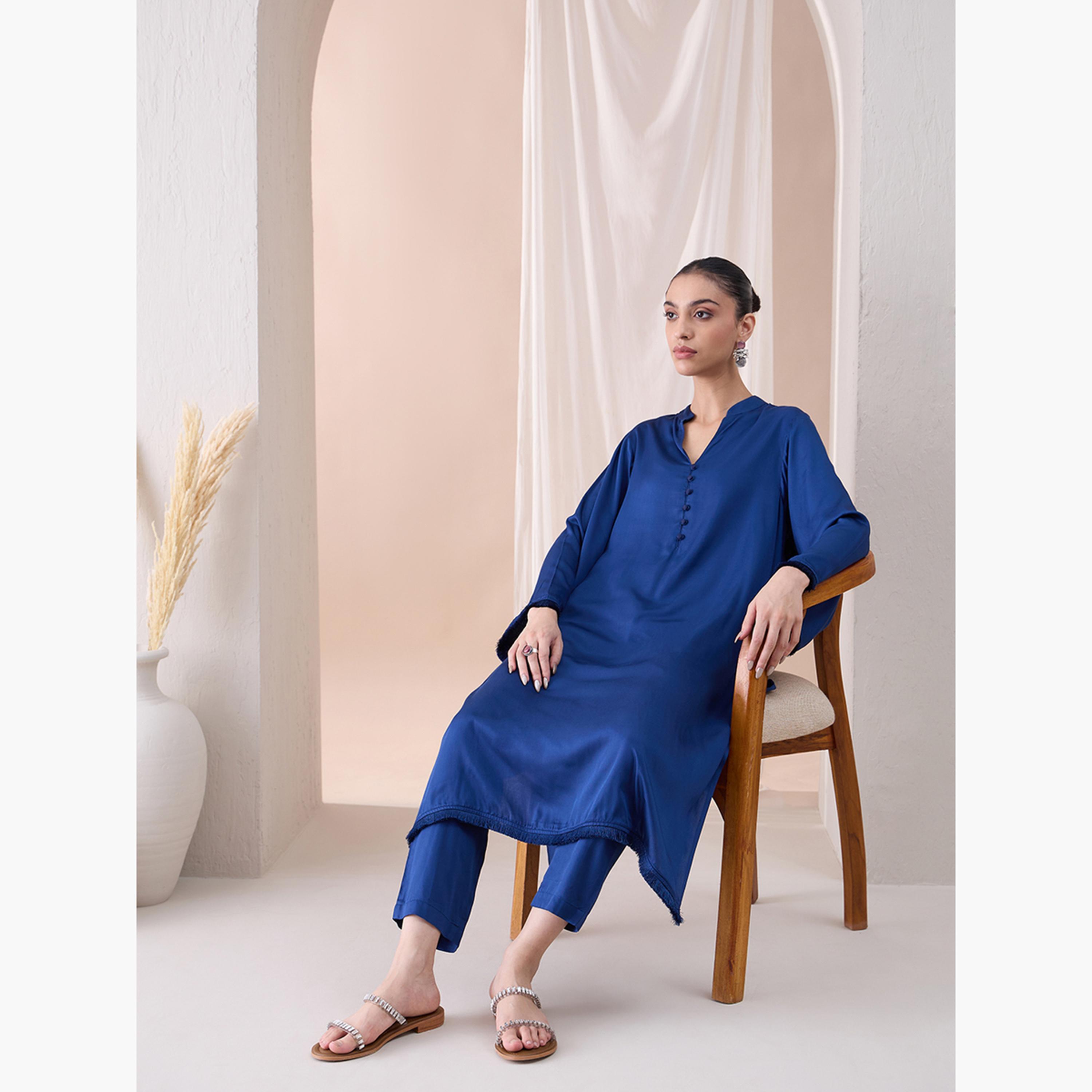 فيميلا × ستايلي -طقم قميص كورتا بتفاصيل أزرار وحاشية شراشيب مع بنطال مستقيم-women-clothing-coordsets-image-7