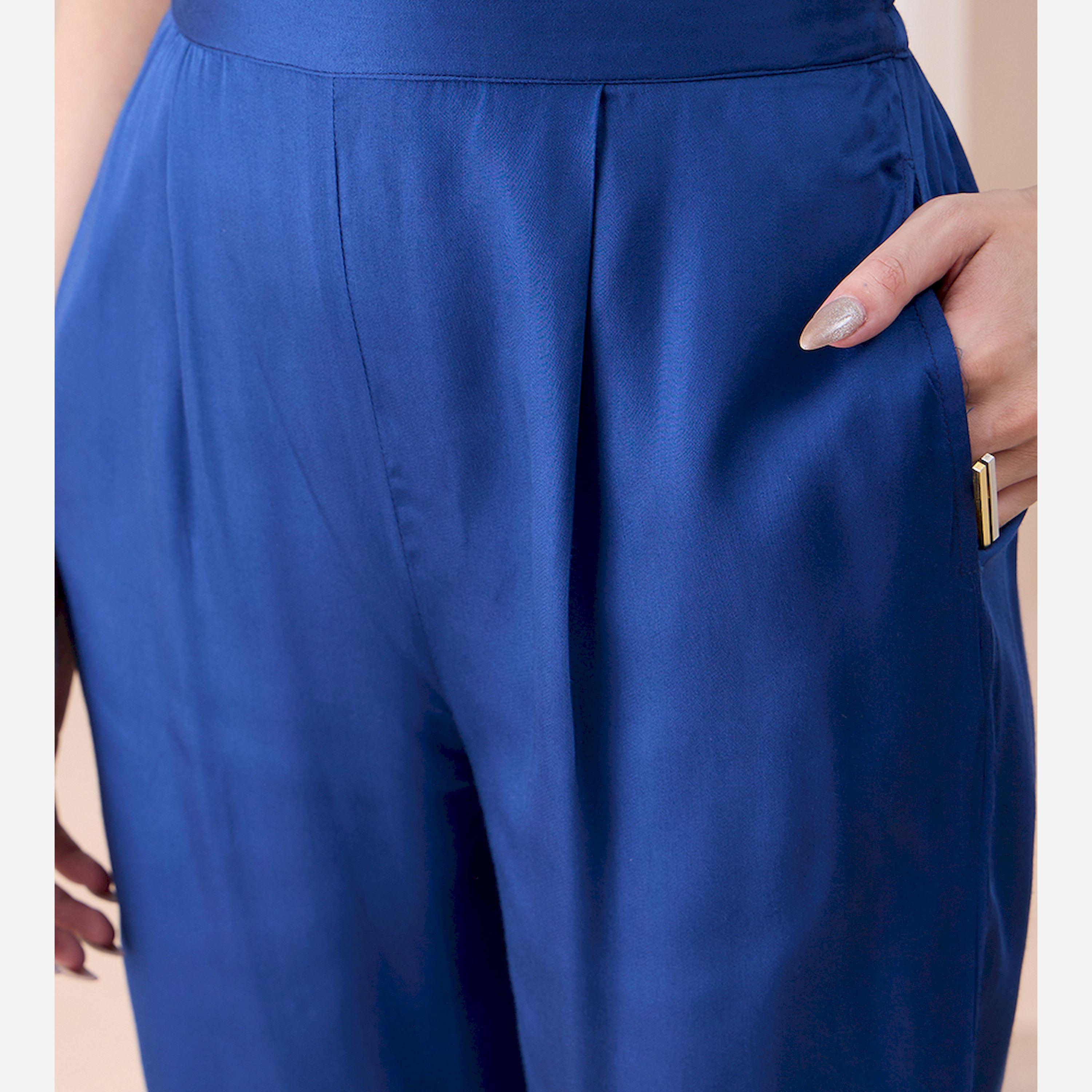 فيميلا × ستايلي -طقم قميص كورتا بتفاصيل أزرار وحاشية شراشيب مع بنطال مستقيم-women-clothing-coordsets-image-8