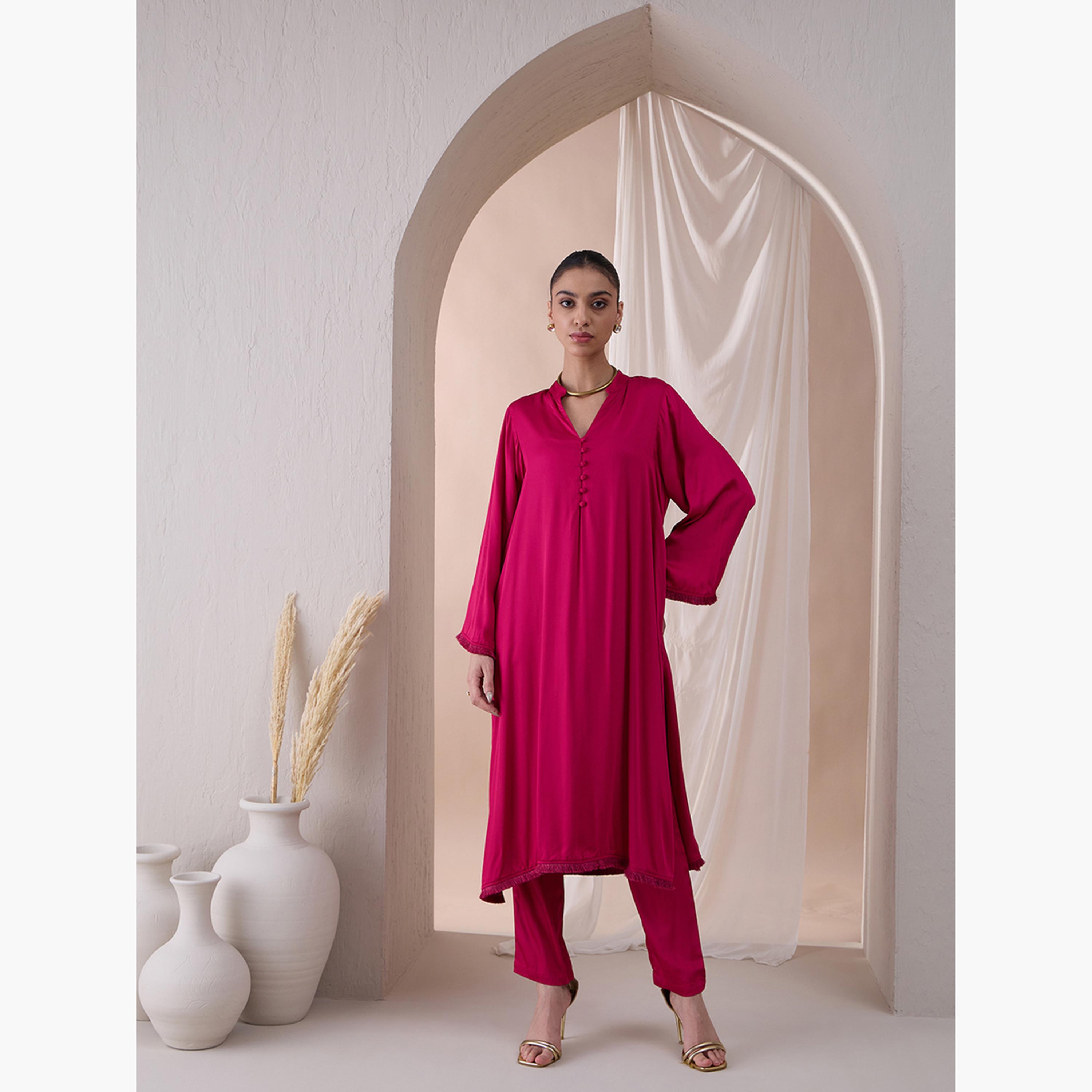 فيميلا × ستايلي -طقم قميص كورتا بتفاصيل أزرار وحاشية شراشيب مع بنطال مستقيم-women-clothing-coordsets-image-2