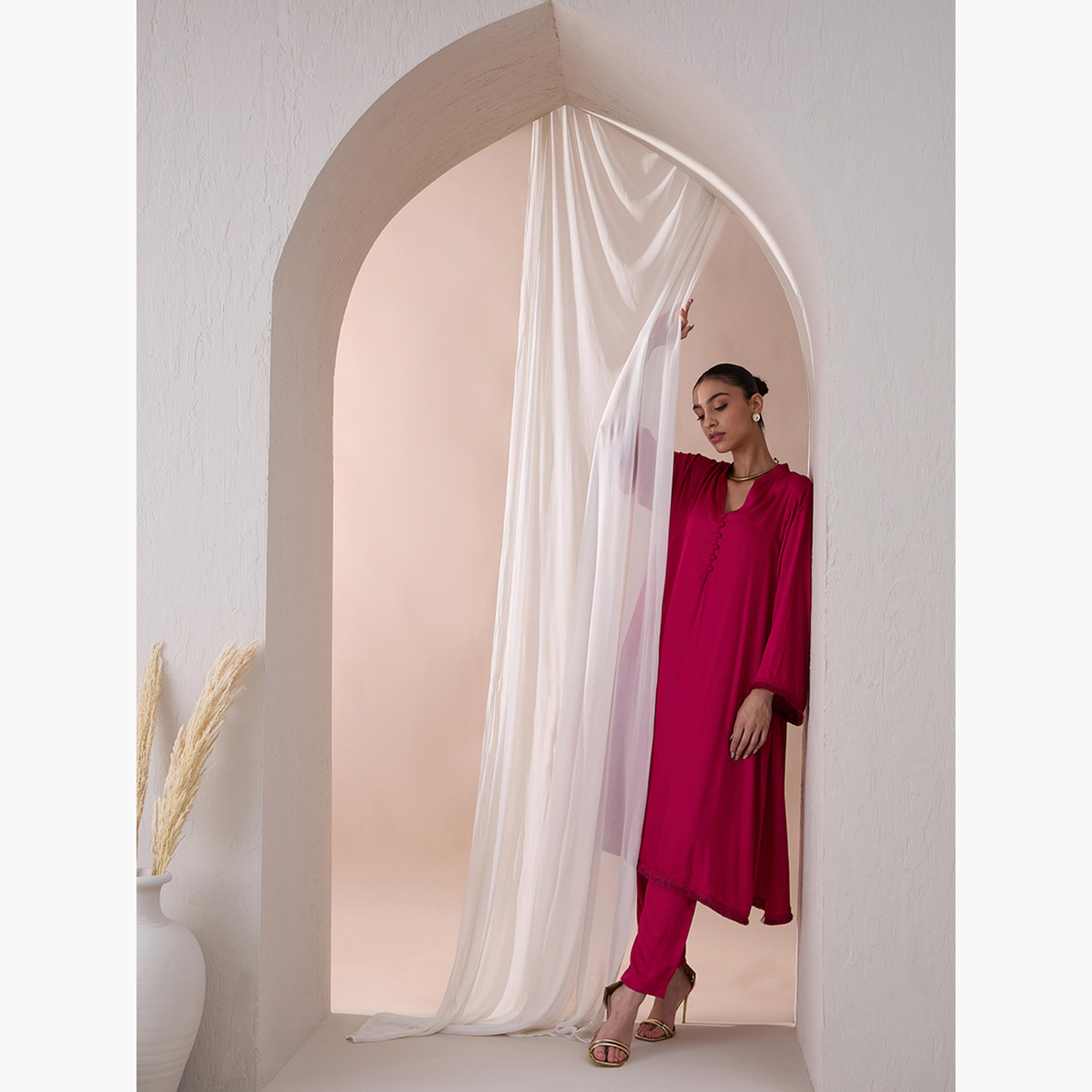 فيميلا × ستايلي -طقم قميص كورتا بتفاصيل أزرار وحاشية شراشيب مع بنطال مستقيم-women-clothing-coordsets-image-8