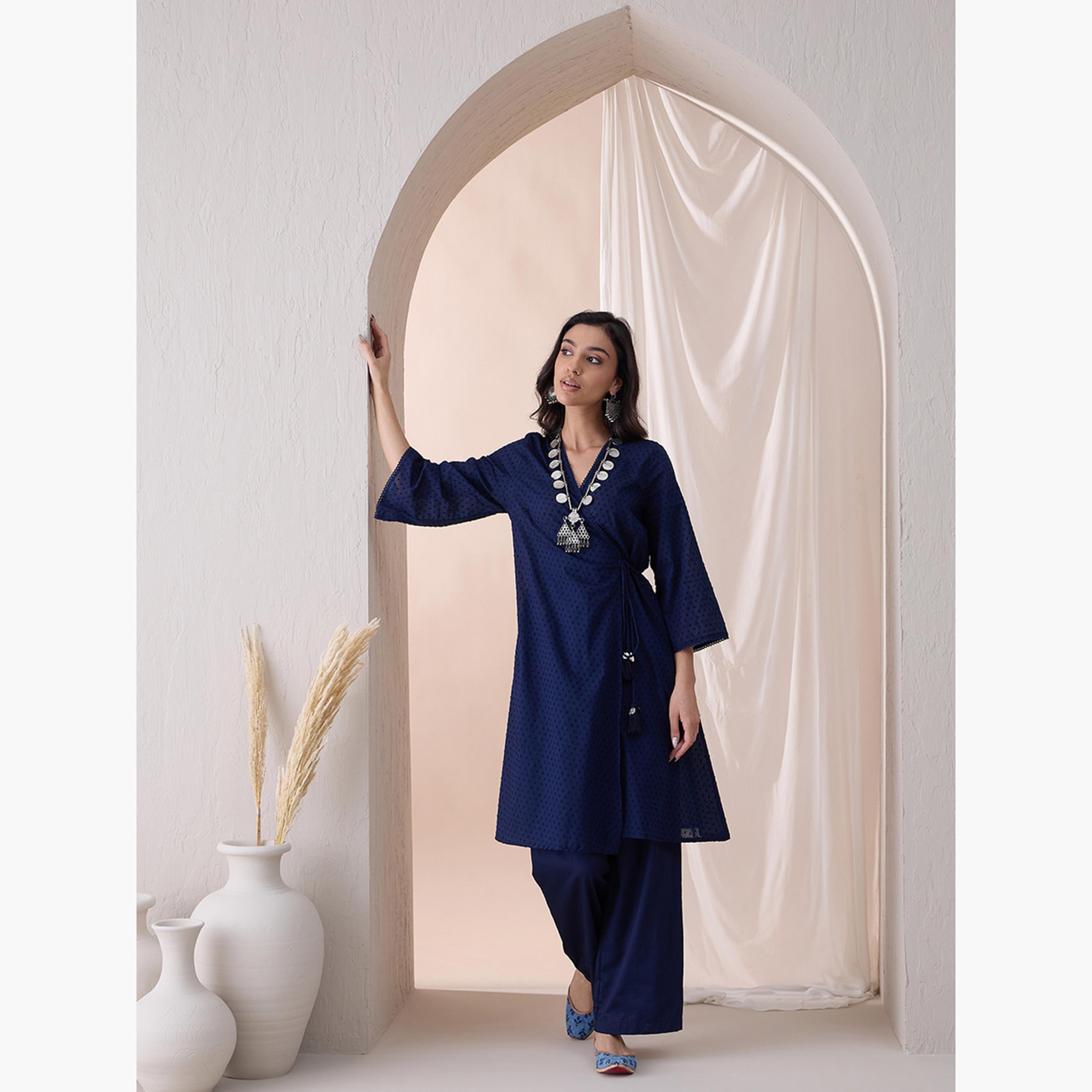 فيميلا × ستايلي - قميص كورتا من قماش دوبي مع بنطال مستقيم-women-clothing-coordsets-image-1