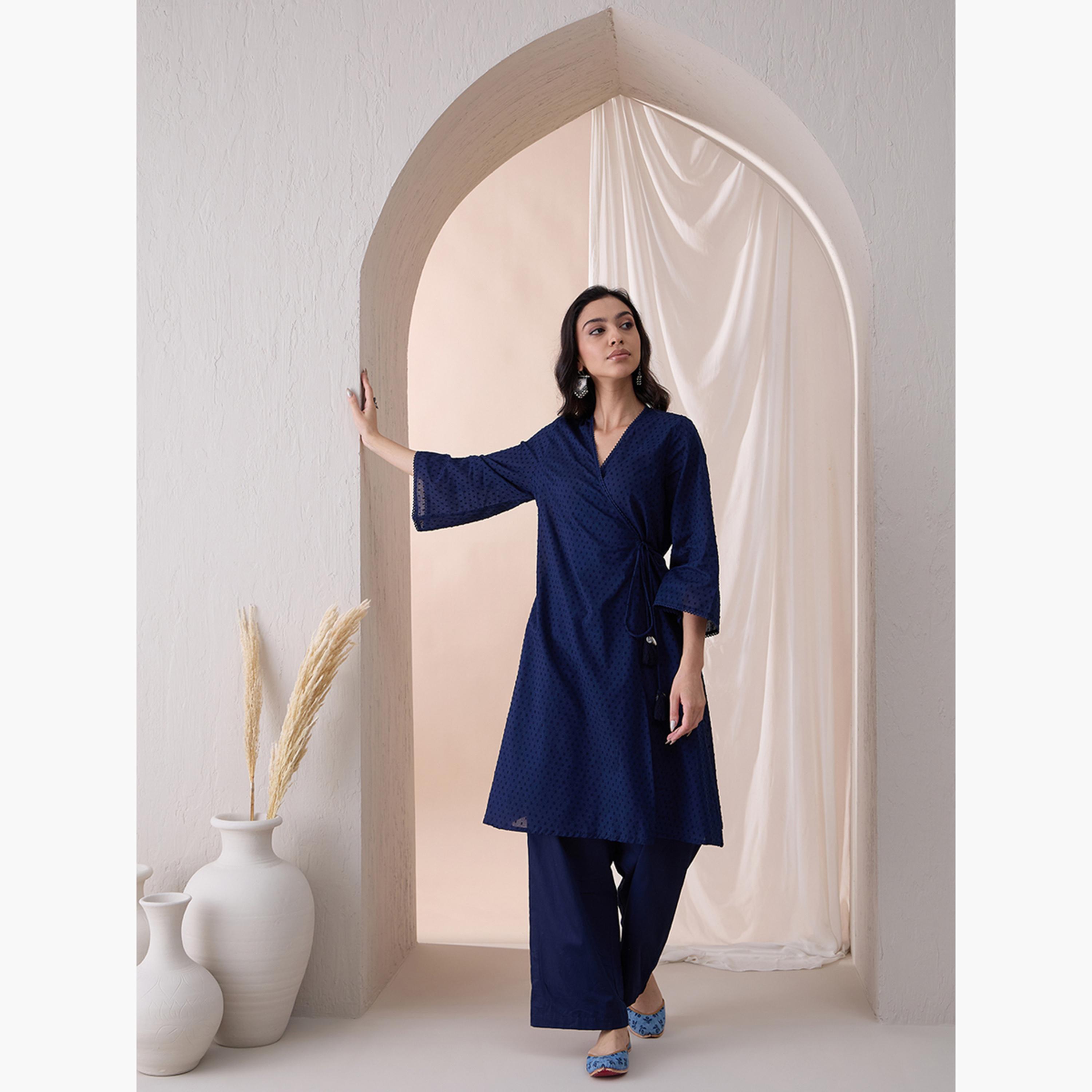 فيميلا × ستايلي - قميص كورتا من قماش دوبي مع بنطال مستقيم-women-clothing-coordsets-image-3