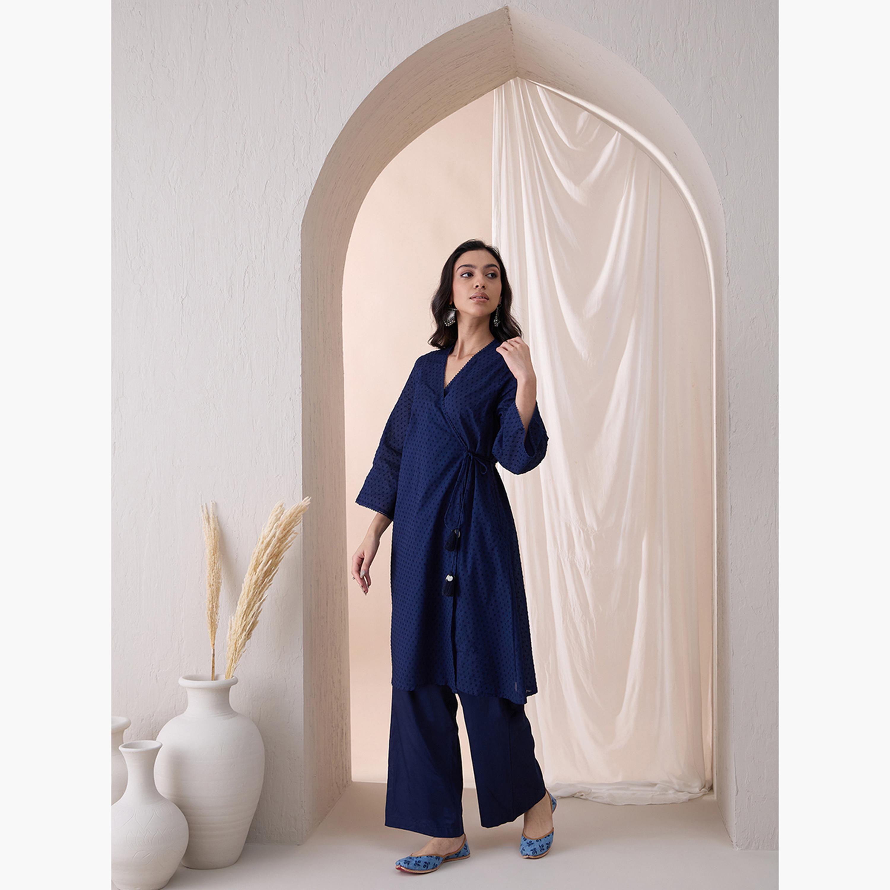 فيميلا × ستايلي - قميص كورتا من قماش دوبي مع بنطال مستقيم-women-clothing-coordsets-image-4
