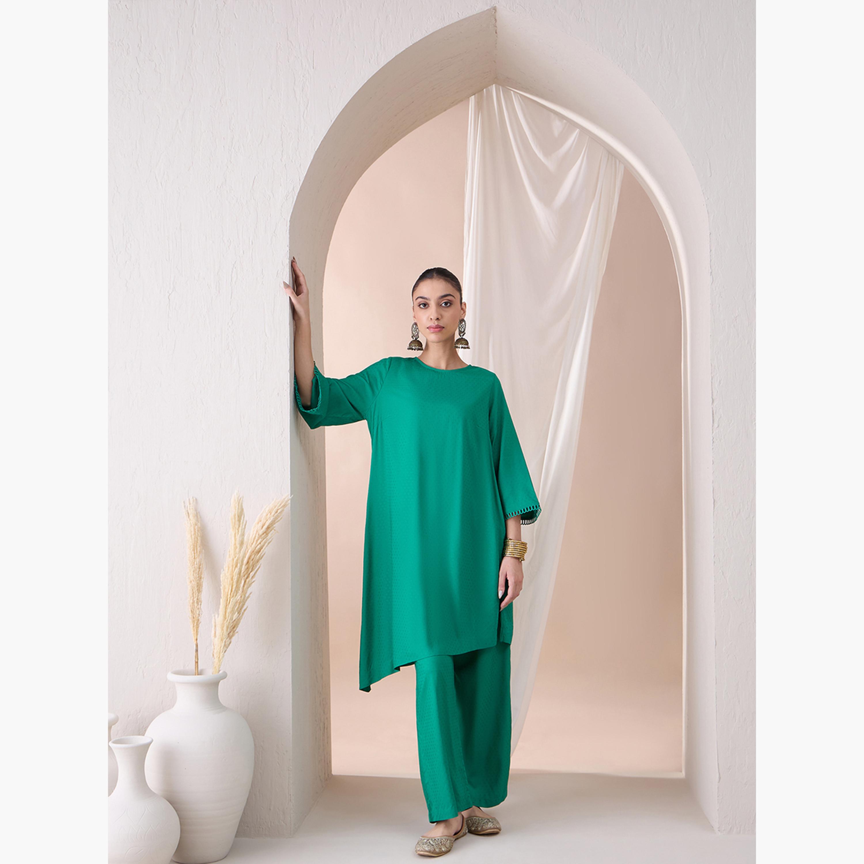 فيميلا × ستايلي - سترة فيسكوز ذات حاشية غير متماثلة مع بنطال مستقيم-women-clothing-coordsets-image-1