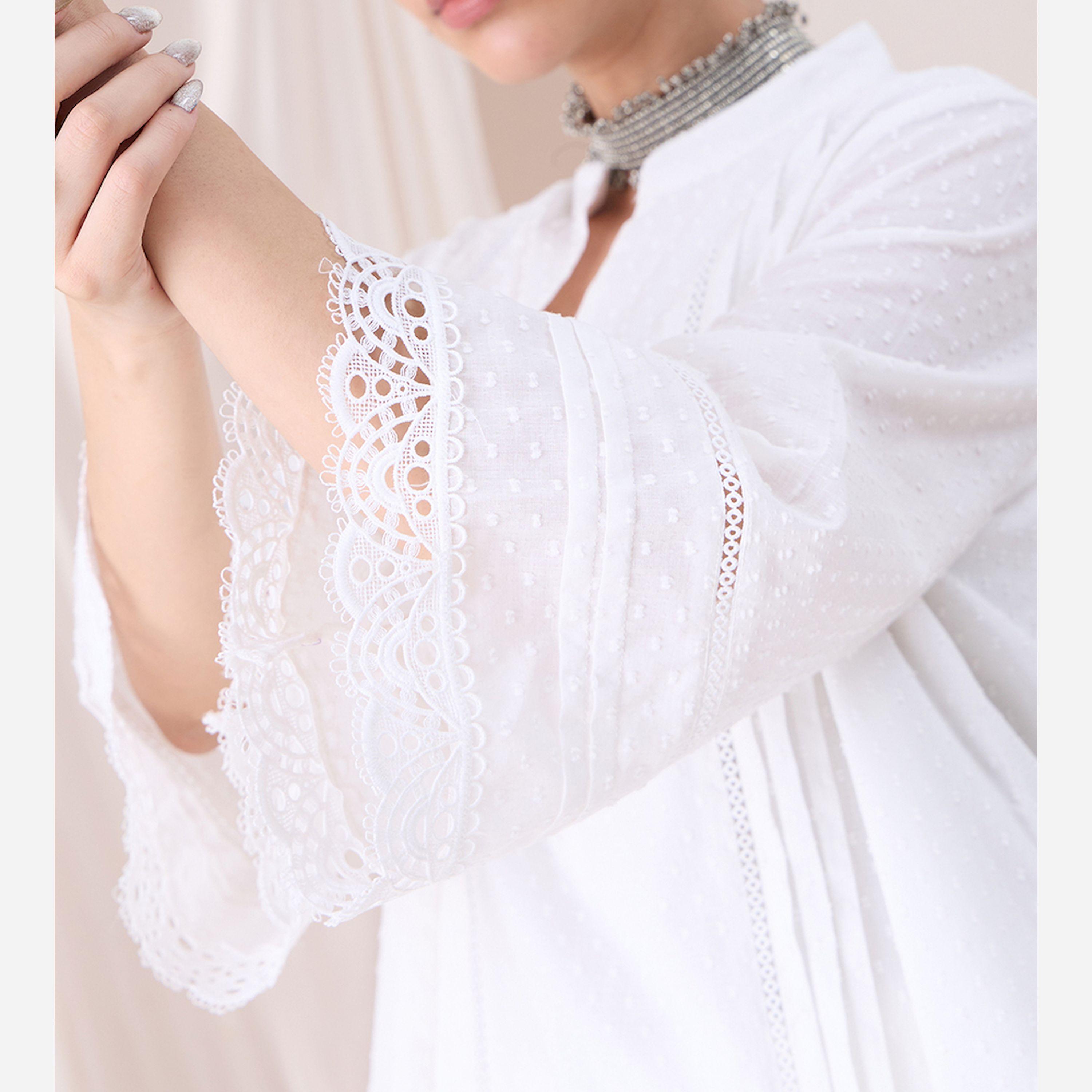 فيميلا × ستايلي - قميص كورتا بتفاصيل دانتيل دوبي مع بنطال مطوي-women-clothing-coordsets-image-4