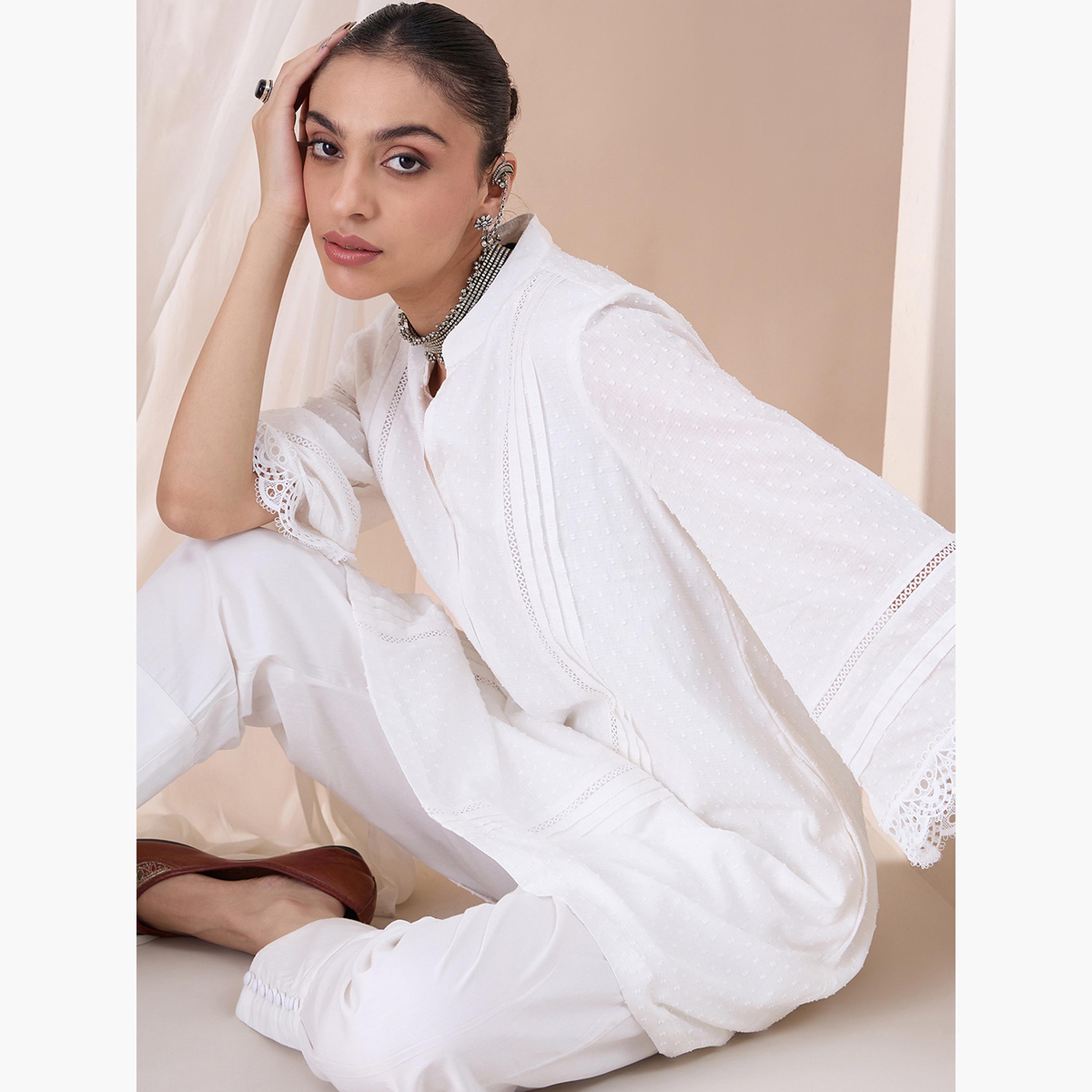 فيميلا × ستايلي - قميص كورتا بتفاصيل دانتيل دوبي مع بنطال مطوي-women-clothing-coordsets-image-7