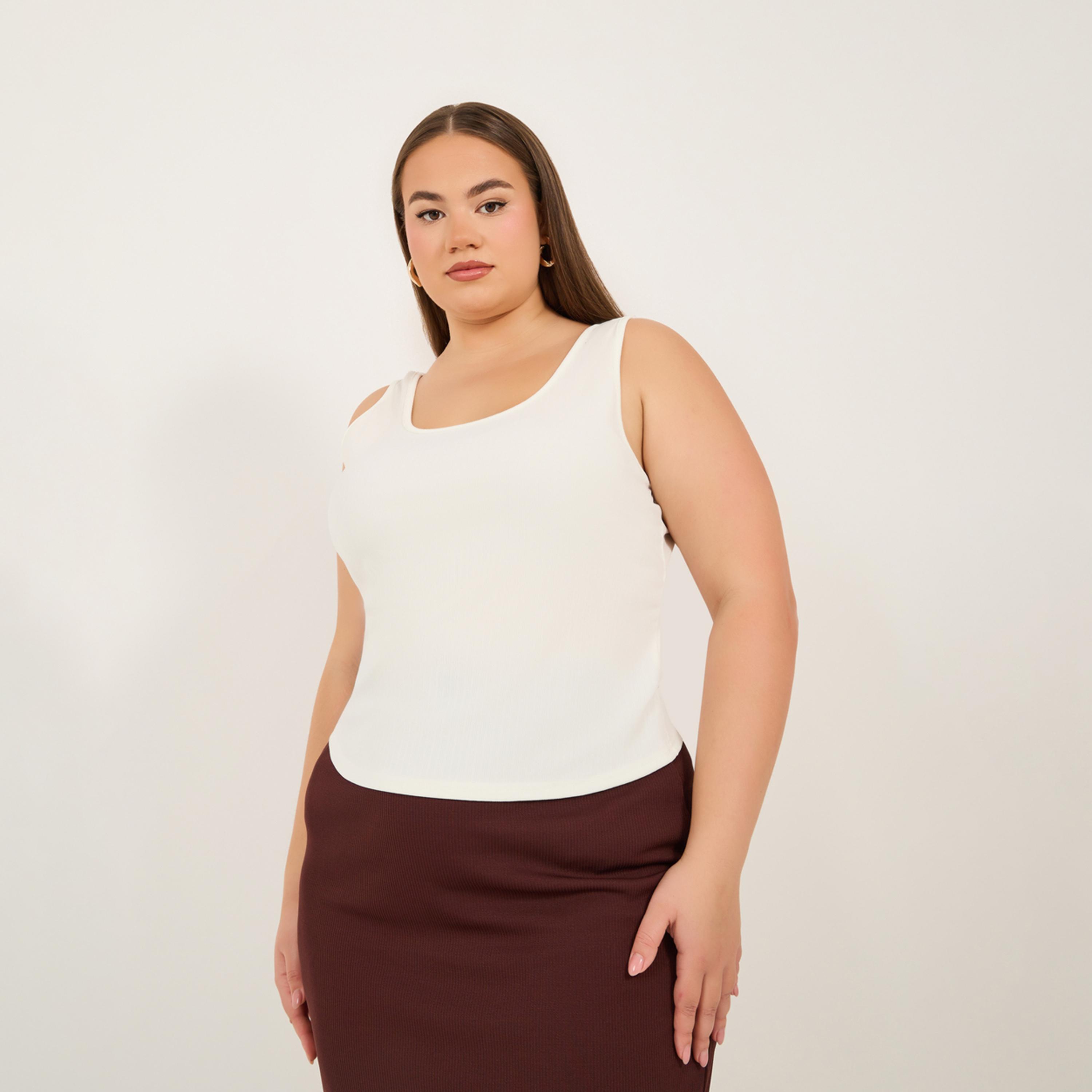 ستايلي - قميص جيرسي بدون أكمام بقصة ضيقة وياقة دائرية مقاس كبير-women-clothing-tshirts-image-2