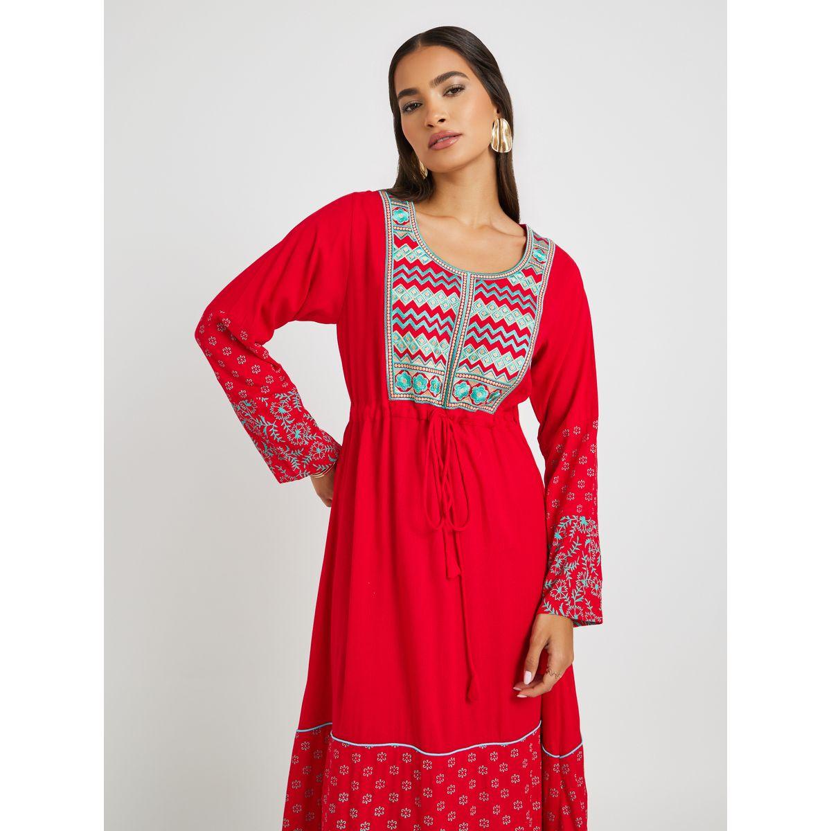 جلابية بياقة دائرية وتفاصيل مُطرّزة-women-arabicclothing-jalabiyas-image-3