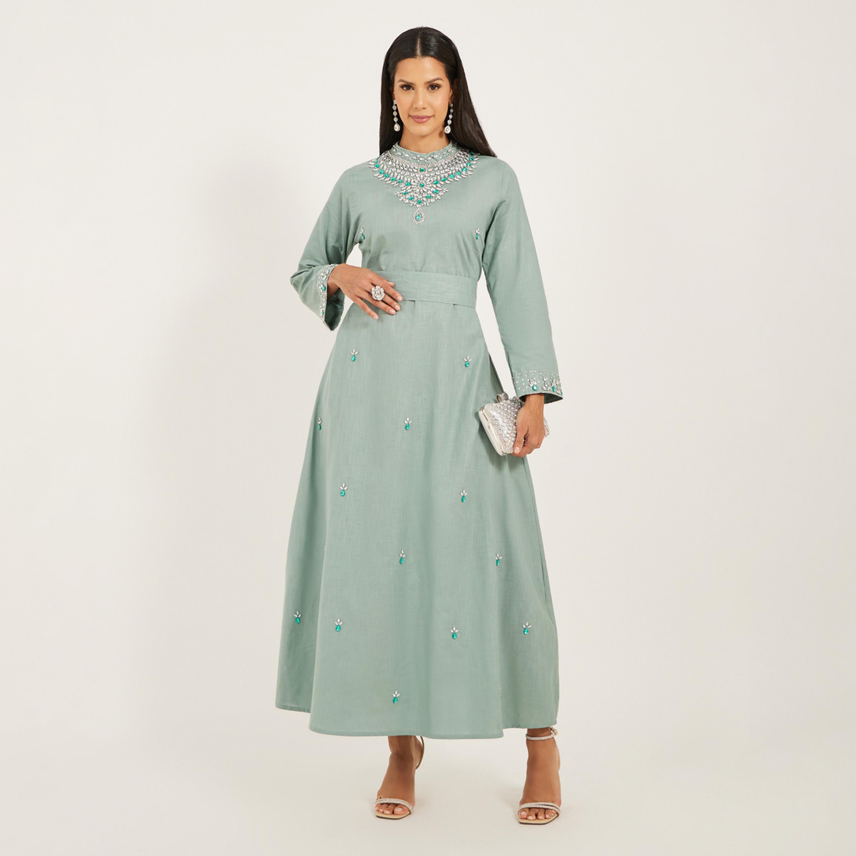 ماكسيم كريشن × ستايلي-  جلابية مطرزة يدوياً بالكريستال بالكامل-women-arabicclothing-jalabiyas-image-1