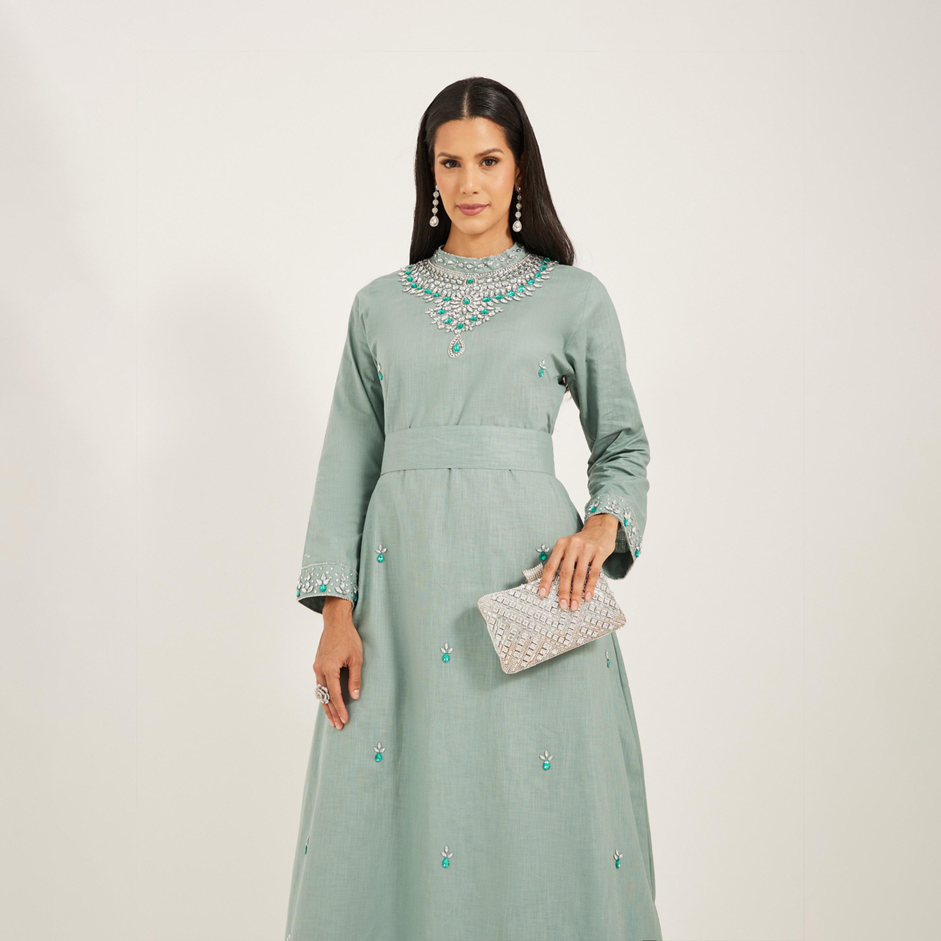 ماكسيم كريشن × ستايلي-  جلابية مطرزة يدوياً بالكريستال بالكامل-women-arabicclothing-jalabiyas-image-2