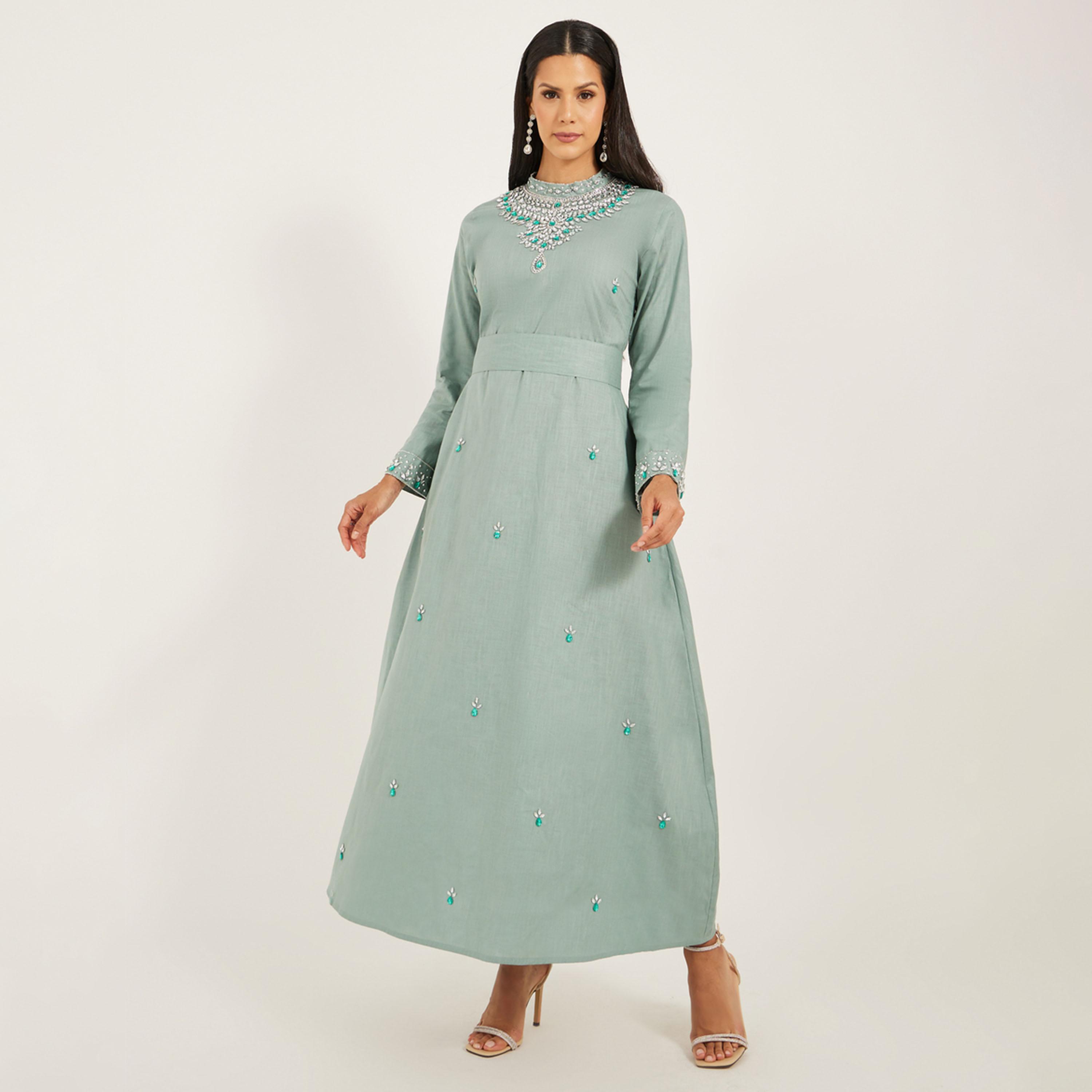 ماكسيم كريشن × ستايلي-  جلابية مطرزة يدوياً بالكريستال بالكامل-women-arabicclothing-jalabiyas-image-3