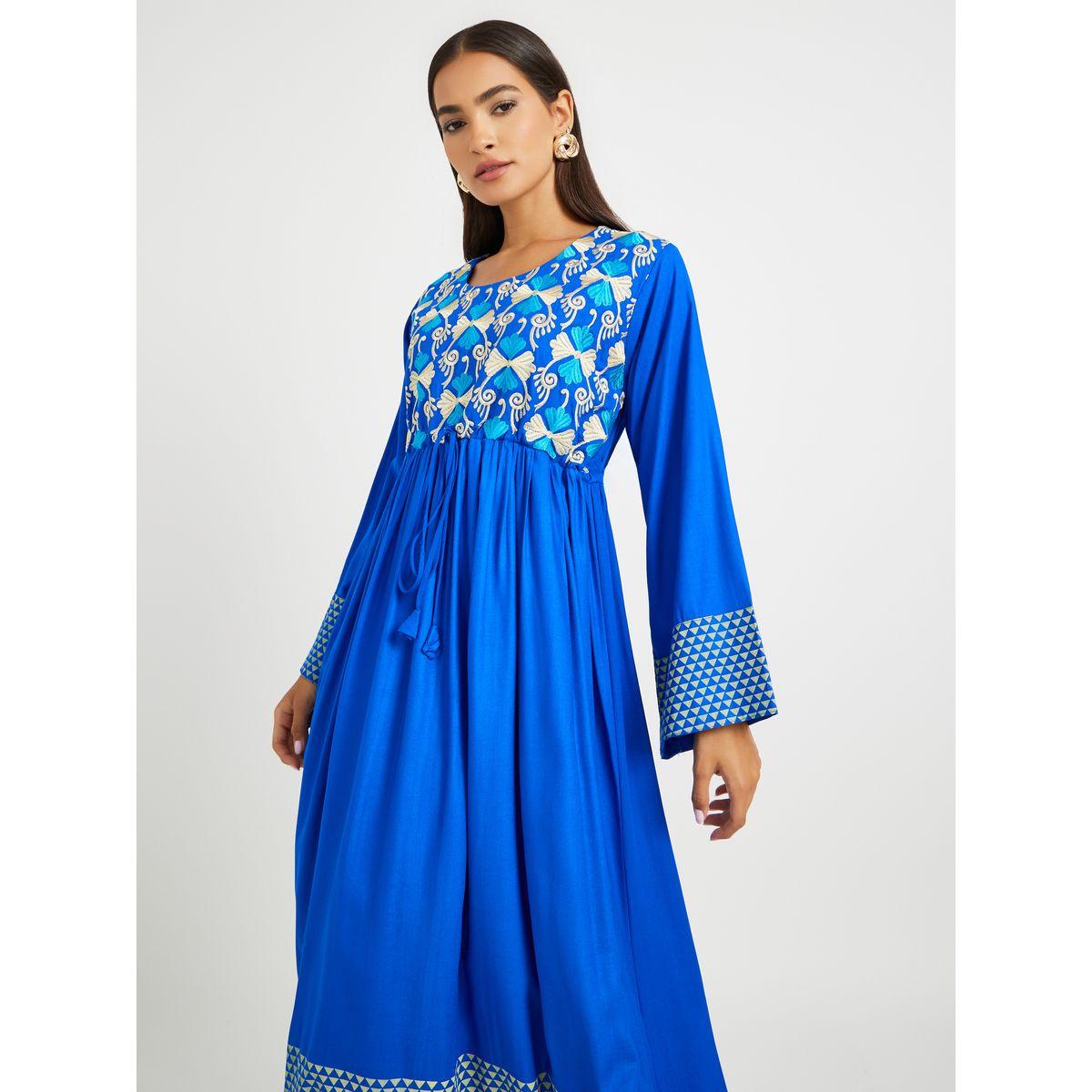 جلابية بطبعة انماط هندسية وتفاصيل مُطرّزة-women-arabicclothing-jalabiyas-image-3