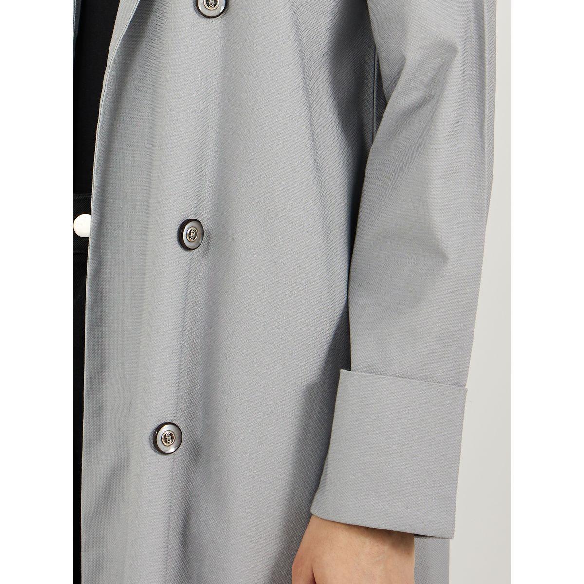 عباية بتفاصيل بارزة الملمس وأزرار-women-arabicclothing-abayas-image-3