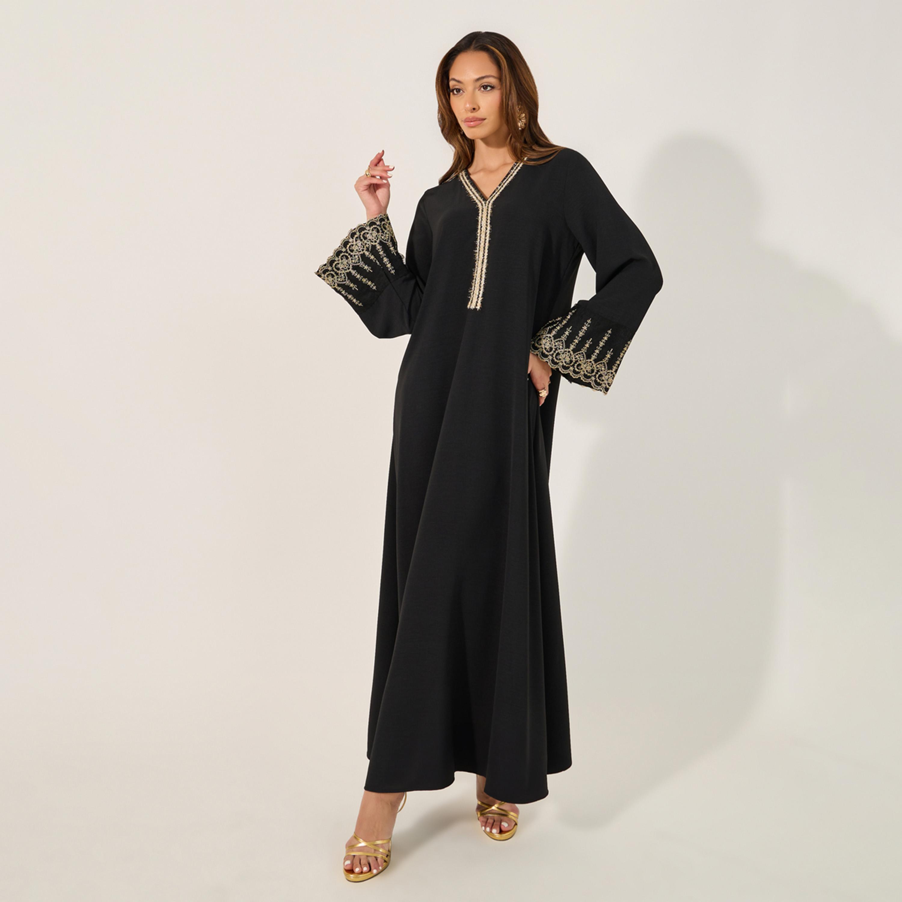ستايلي-  جلابية بتفاصيل دانتيل ورقبة على شكل حرف V-women-arabicclothing-jalabiyas-image-1