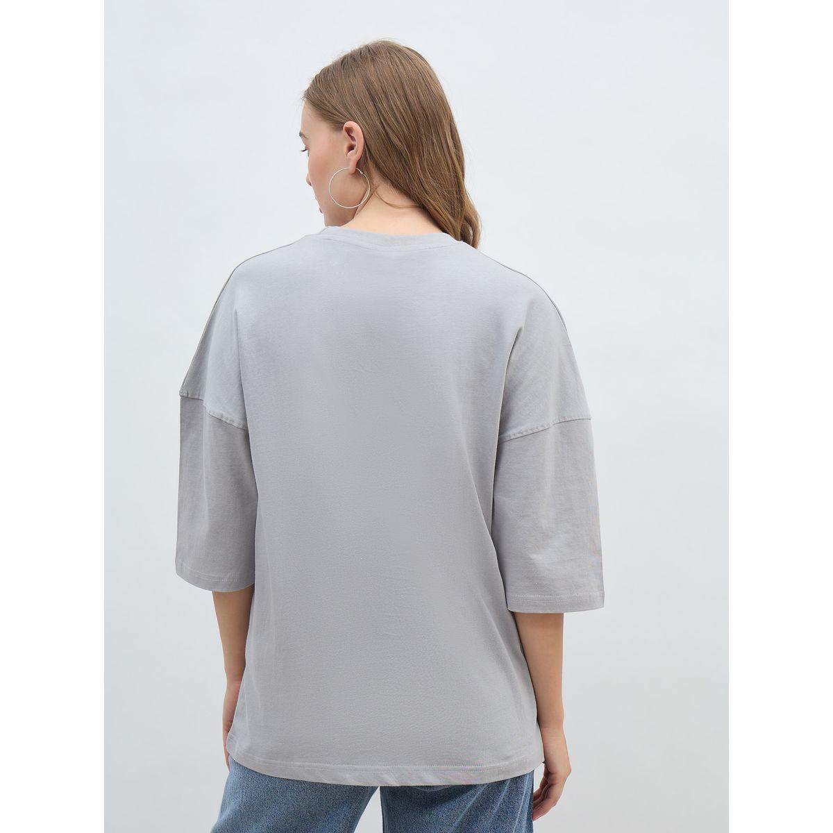 تيشيرت بطبعة كتابة وأكتاف مبالغ فيها-women-clothing-tshirts-image-5