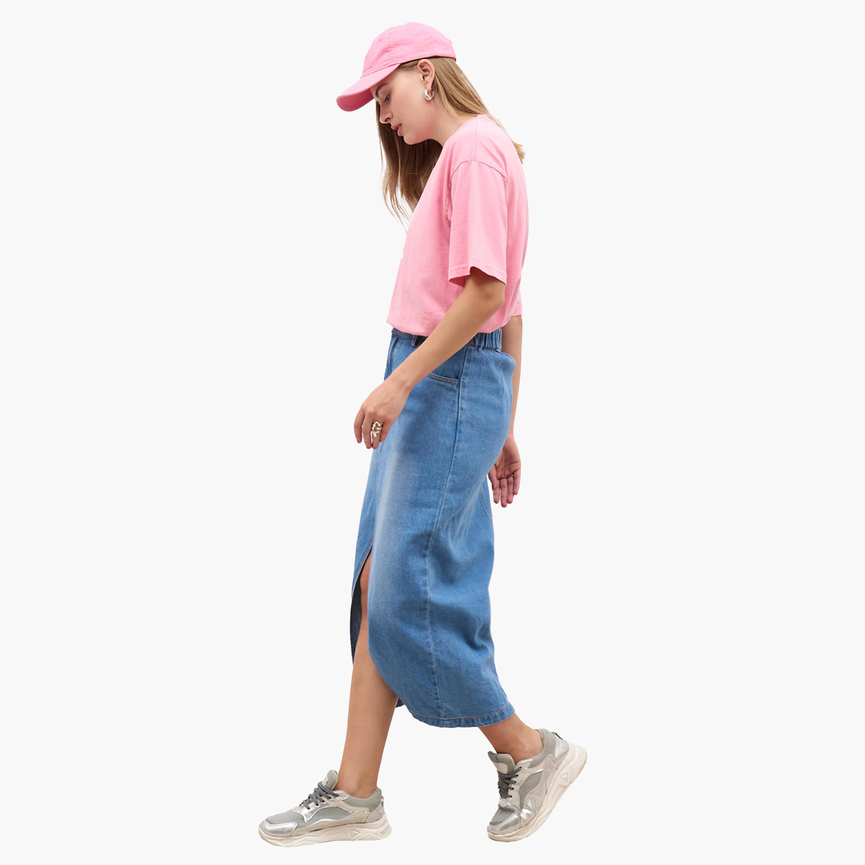 ستايلي - تي شيرت كبير الحجم بأكمام قصيرة وطبعة شعار-women-clothing-tshirts-image-2