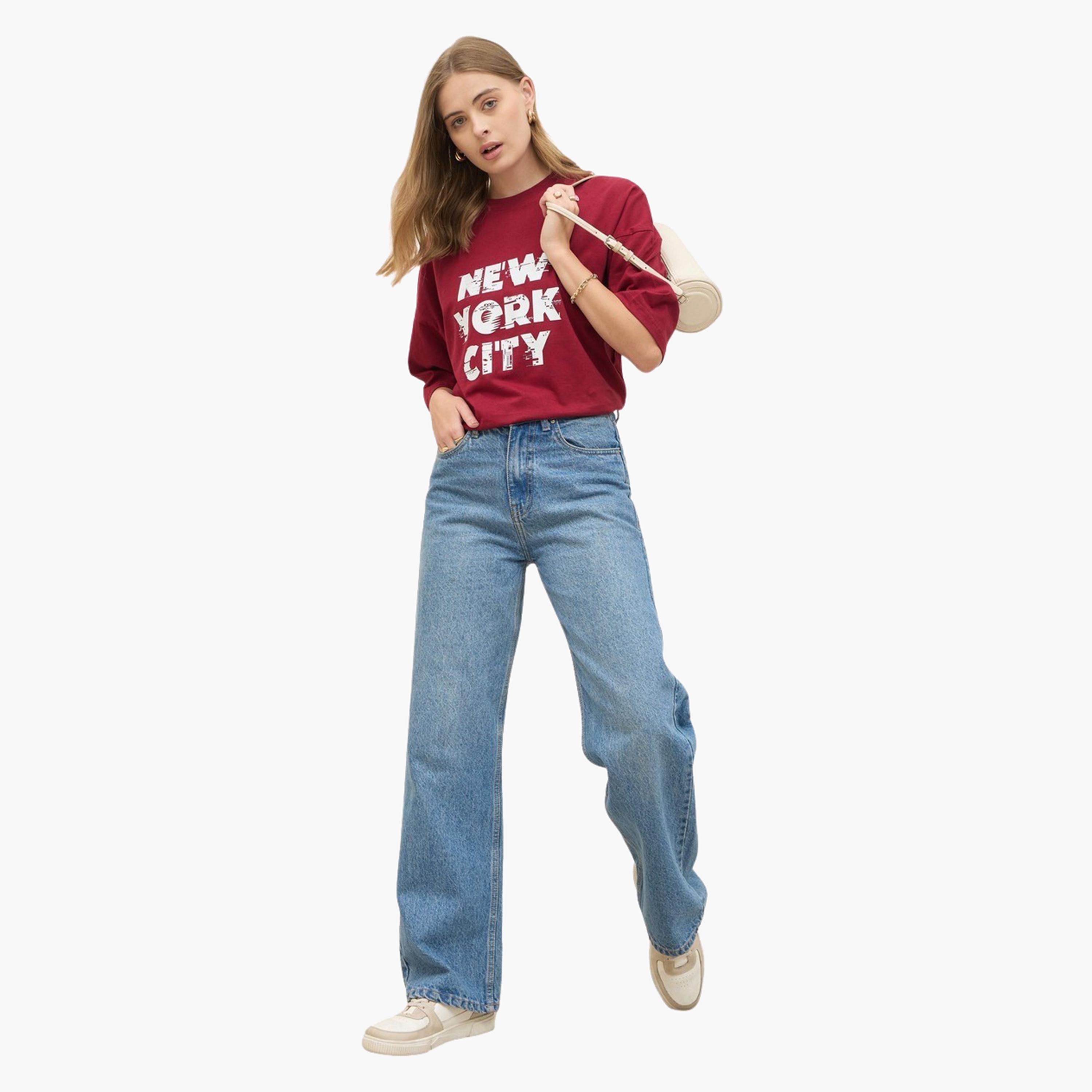 ستايلي - تي شيرت بشعار نيويورك وأكتاف منسدلة-women-clothing-tshirts-image-2