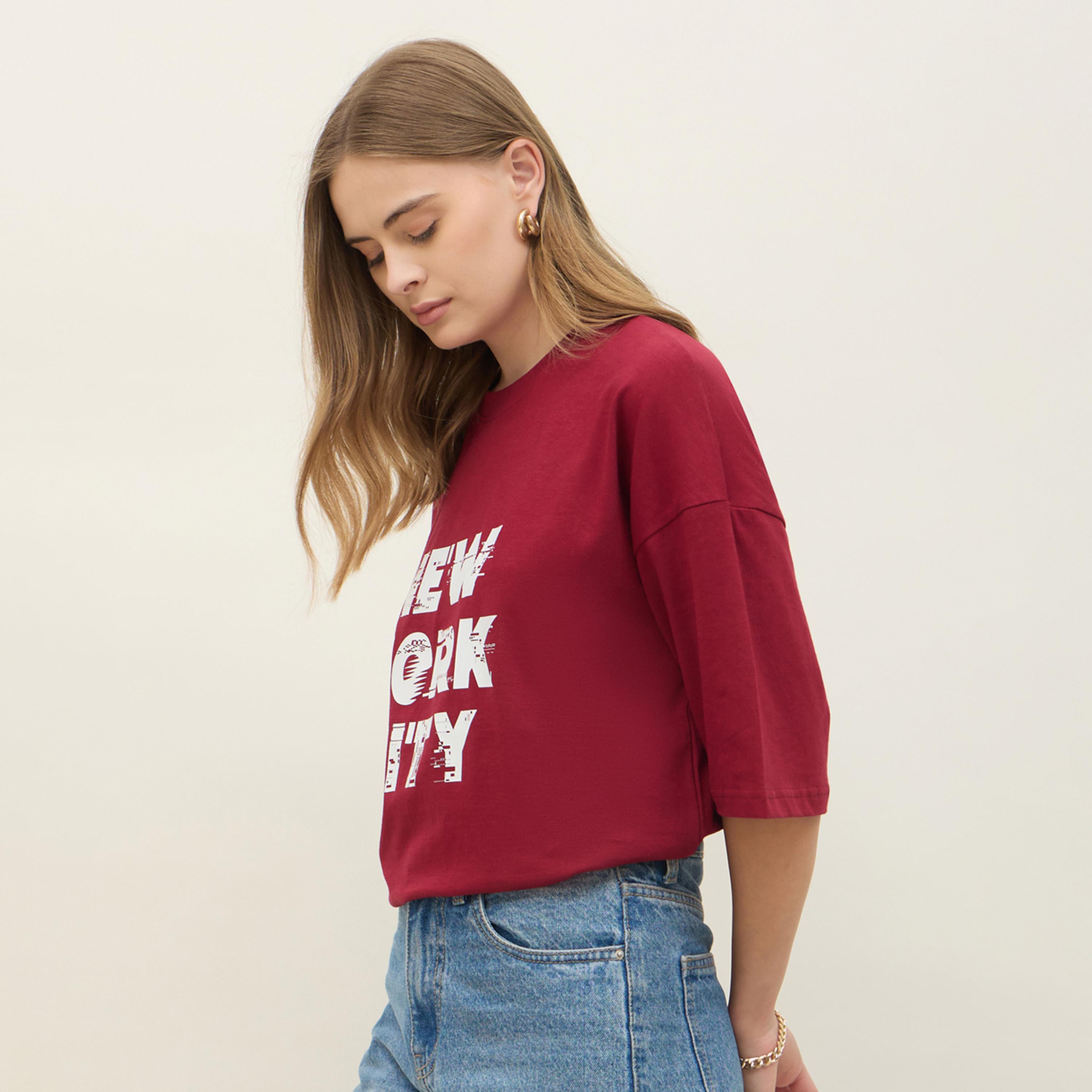 ستايلي - تي شيرت بشعار نيويورك وأكتاف منسدلة-women-clothing-tshirts-image-3