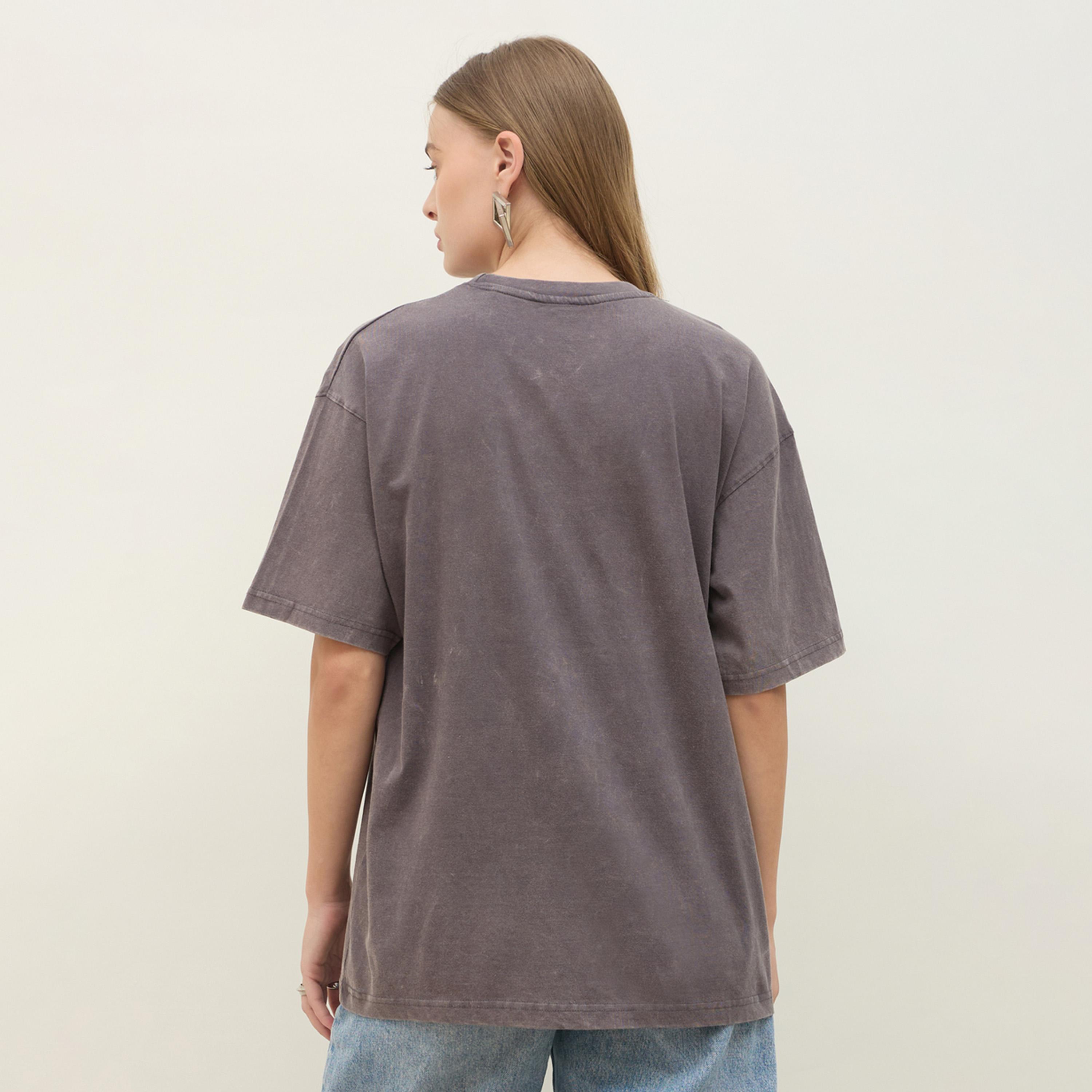 Styli Acid Washed 1998 Foil Slogan Print Oversized T-Shirt-women-clothing-tshirts-image-5