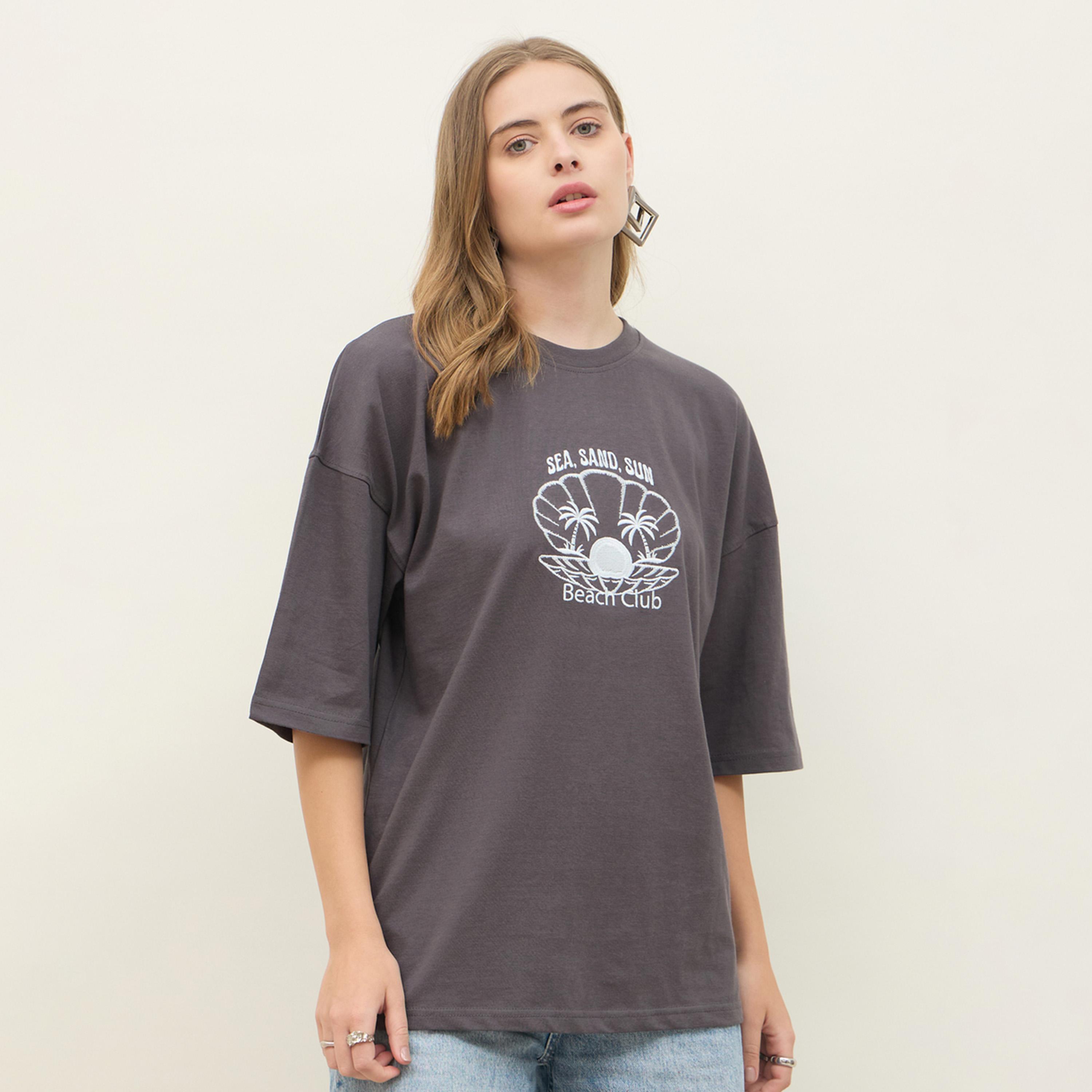 ستايلي - تي شيرت مطرز بأكمام منسدلة كبير الحجم-women-clothing-tshirts-image-1