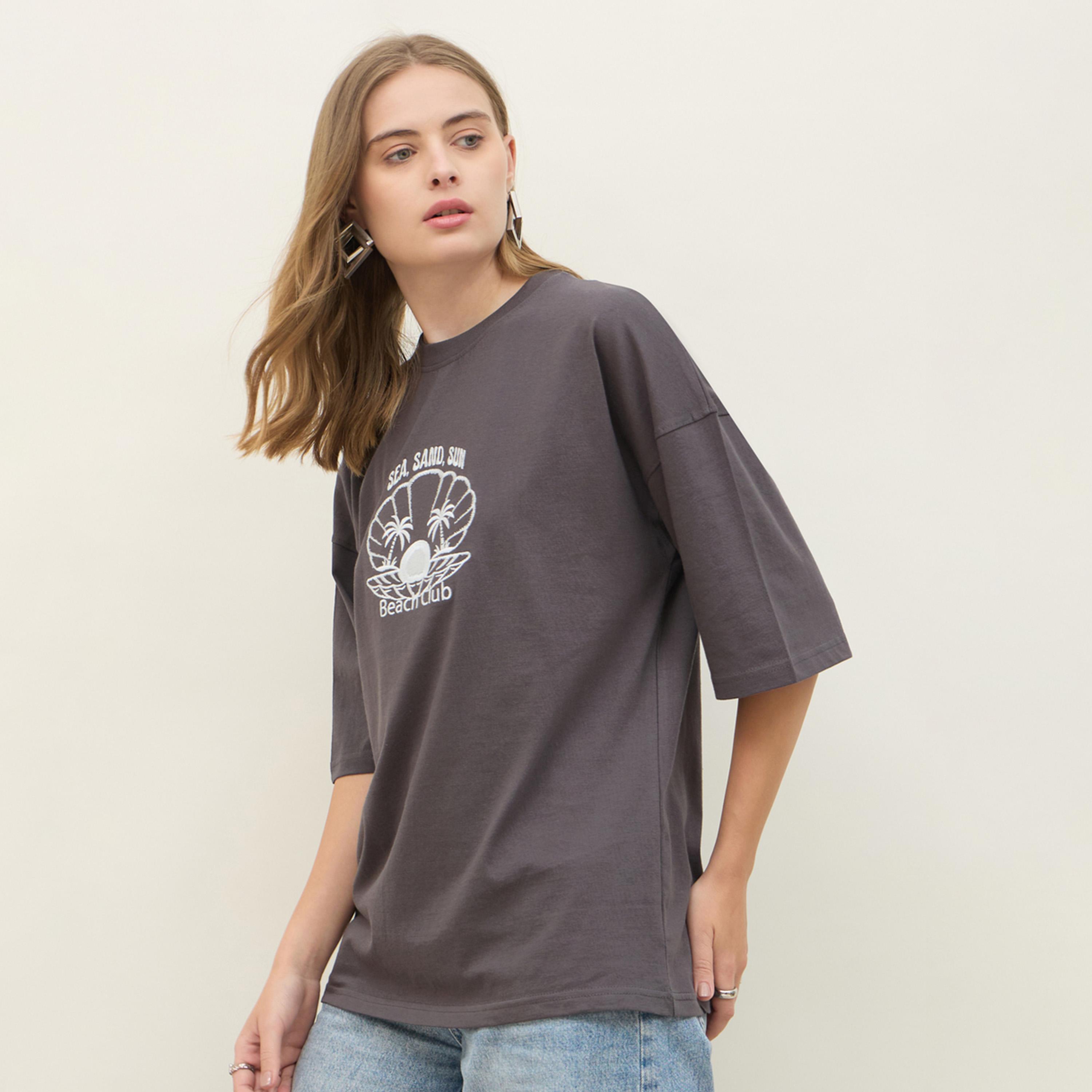 ستايلي - تي شيرت مطرز بأكمام منسدلة كبير الحجم-women-clothing-tshirts-image-3