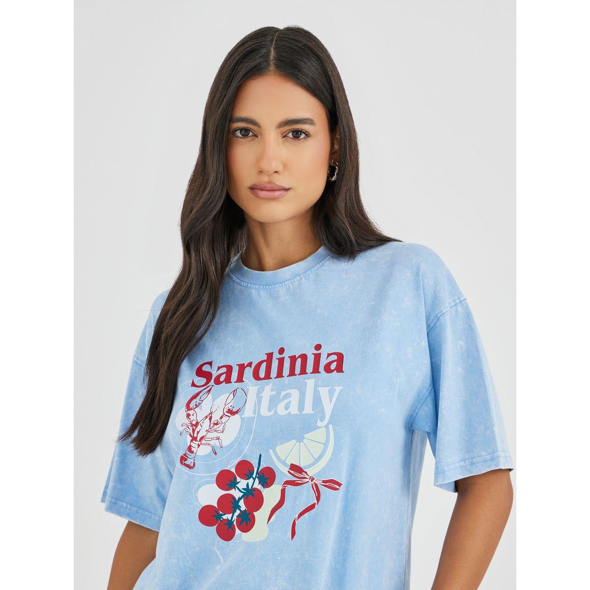 تيشيرت فضفاض بطبعة جرافيك وتفاصيل مشطوفة-women-clothing-tshirts-image-2