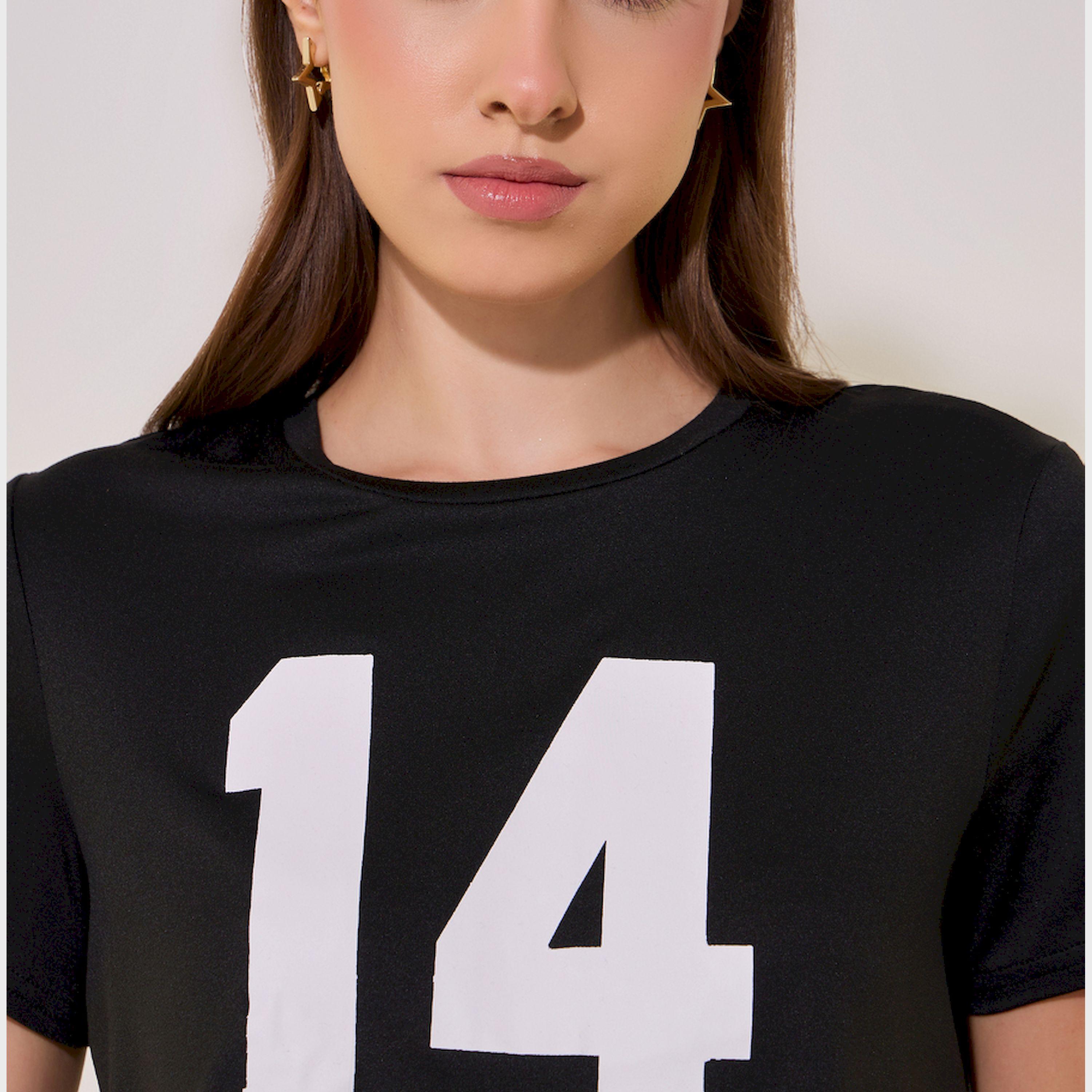 طقم منسق من بنطال وبلوزة قصير بطبعة كتابة-women-clothing-coordsets-image-4