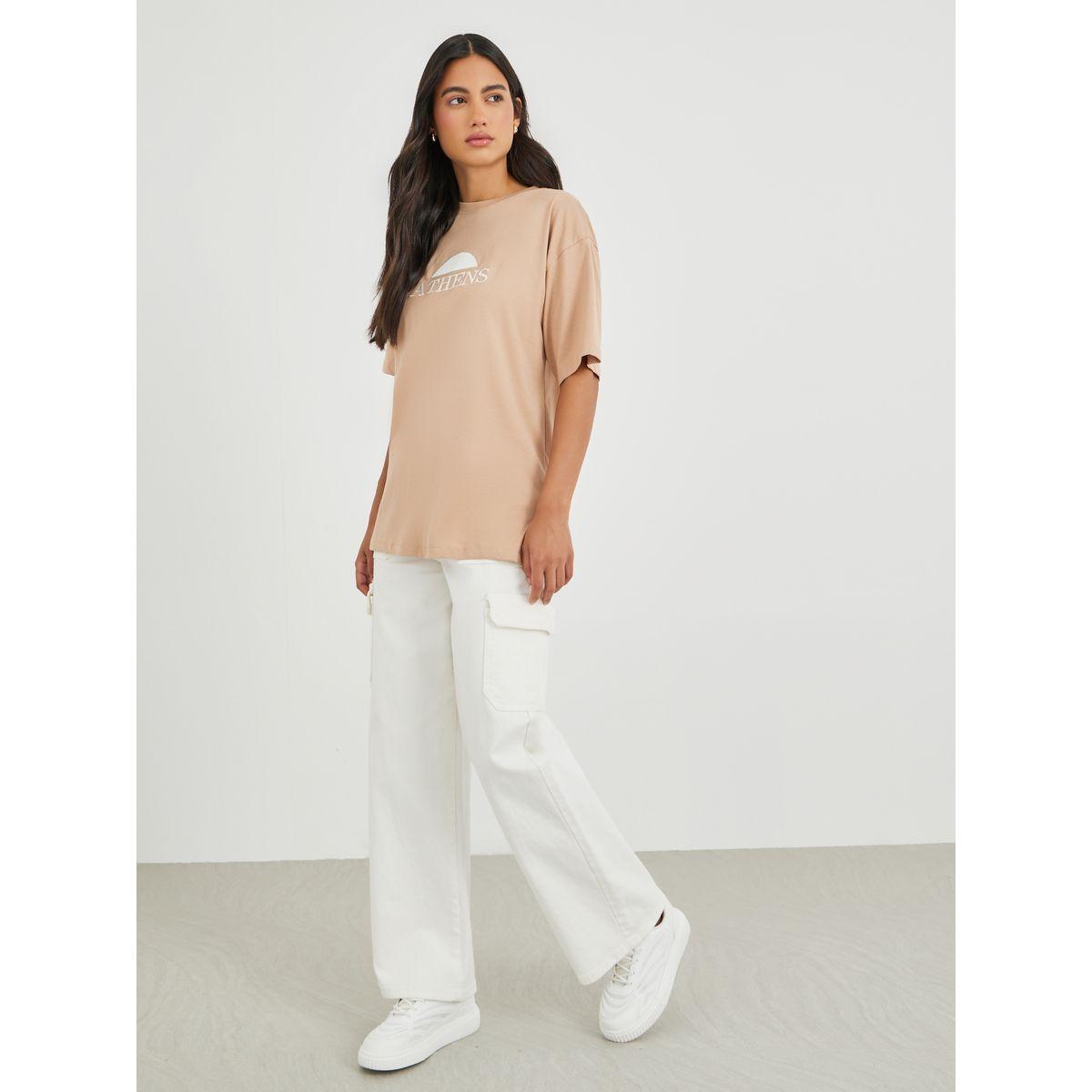 تيشيرت فضفاض بكتابة مُطرّزة وأكمام قصيرة-women-clothing-tshirts-image-2