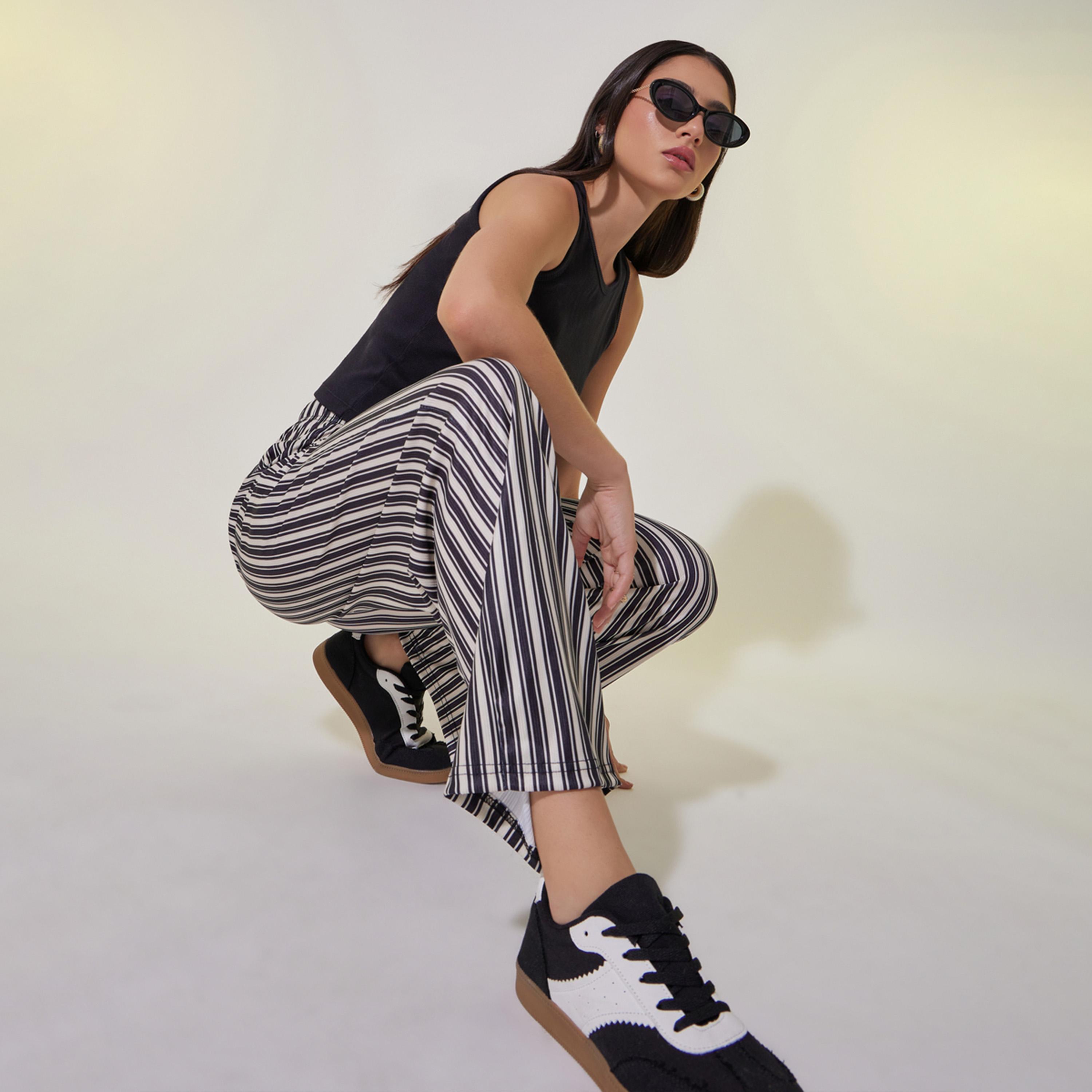 بنطال مخطط بقصة مريحة وأربطة-women-clothing-bottoms-trousers-image-5