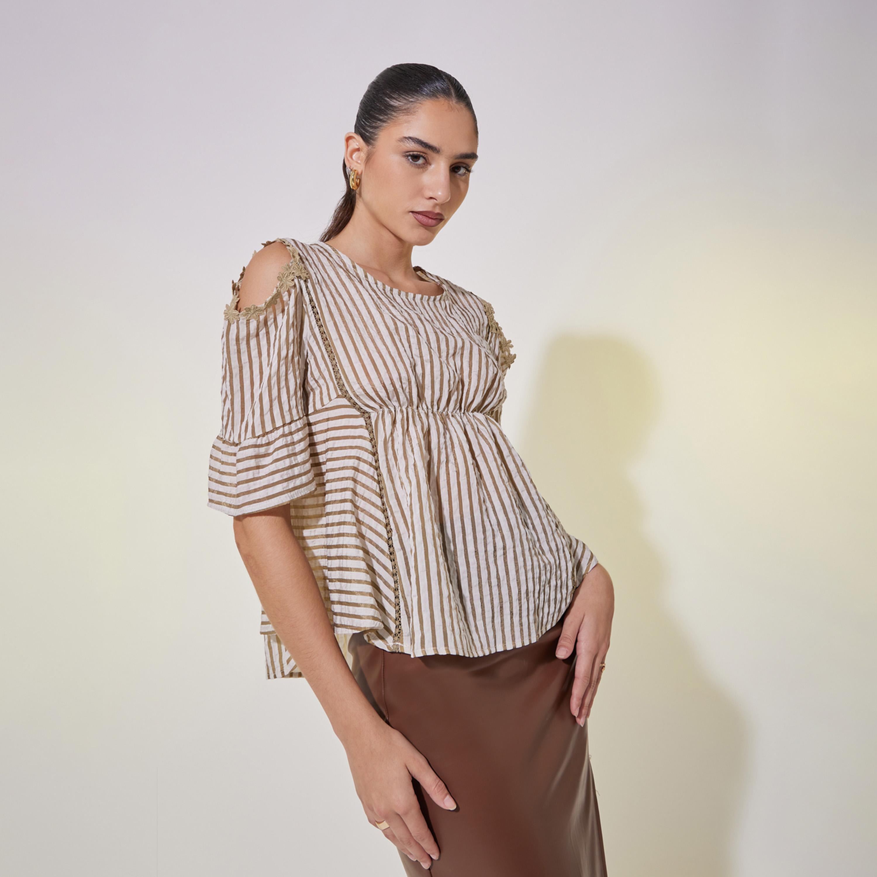 بلوزة مخططة بأكتاف مكشوفة وتفاصيل دانتيل-women-clothing-shirtsandblouses-blouses-image-1