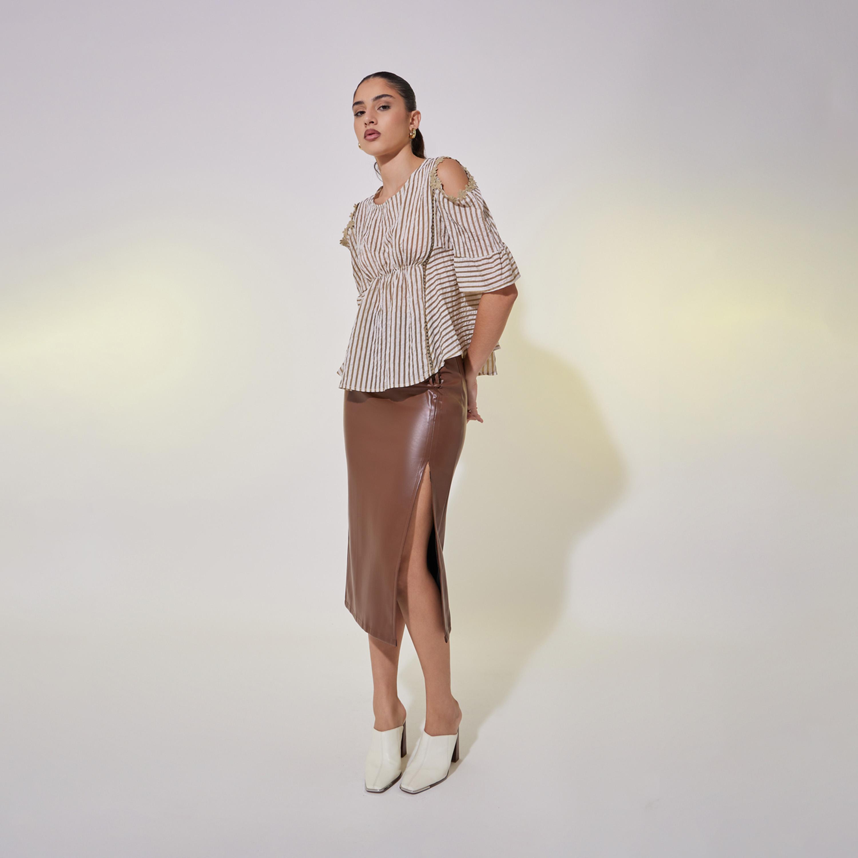 بلوزة مخططة بأكتاف مكشوفة وتفاصيل دانتيل-women-clothing-shirtsandblouses-blouses-image-3