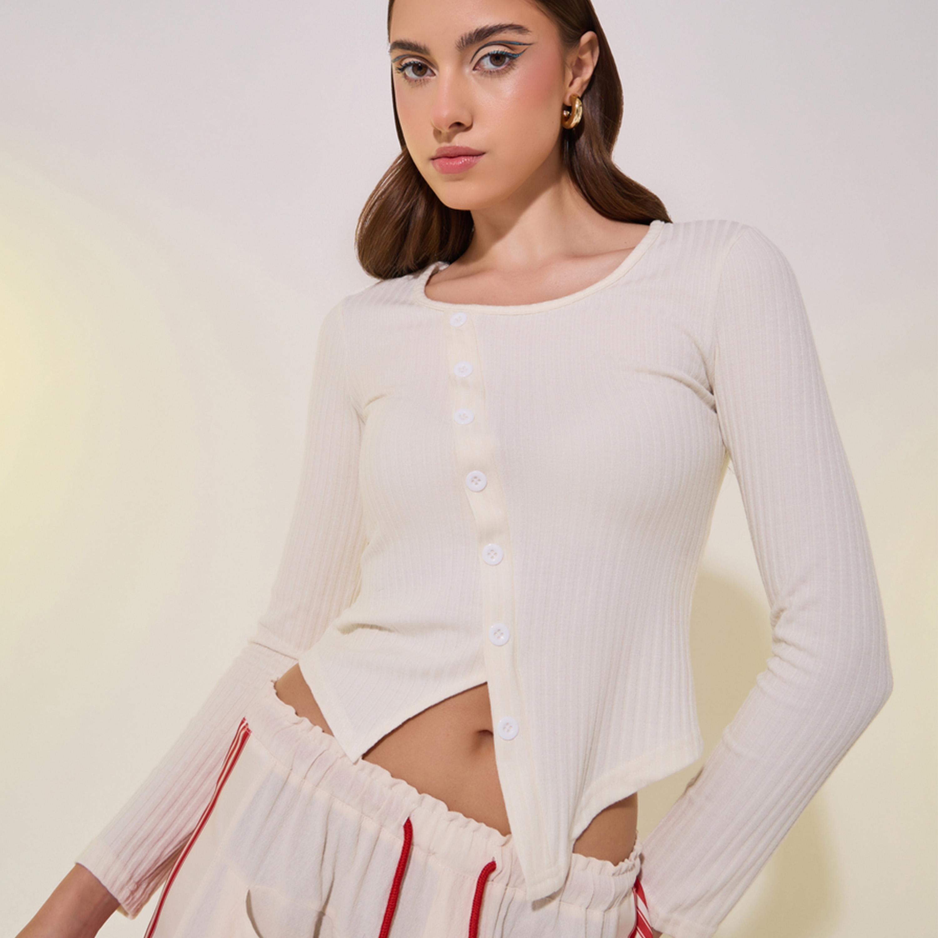 بلوزة بياقة دائرية وتفاصيل أزرار مع حافة غير متماثلة-women-clothing-shirtsandblouses-blouses-image-1