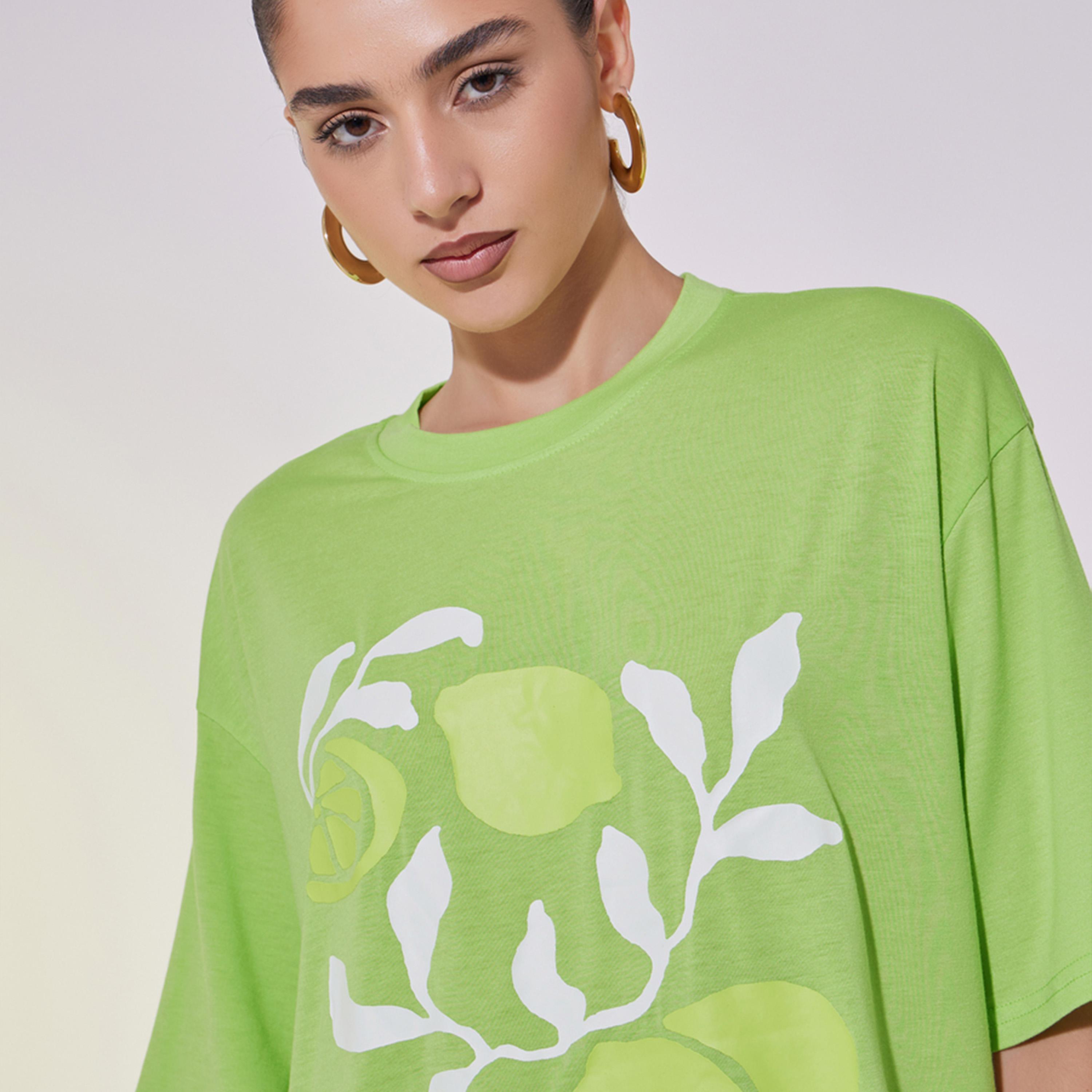 تيشيرت فضفاض بطبعة جرافيك واكتاف منخفضة-women-clothing-tshirts-image-5