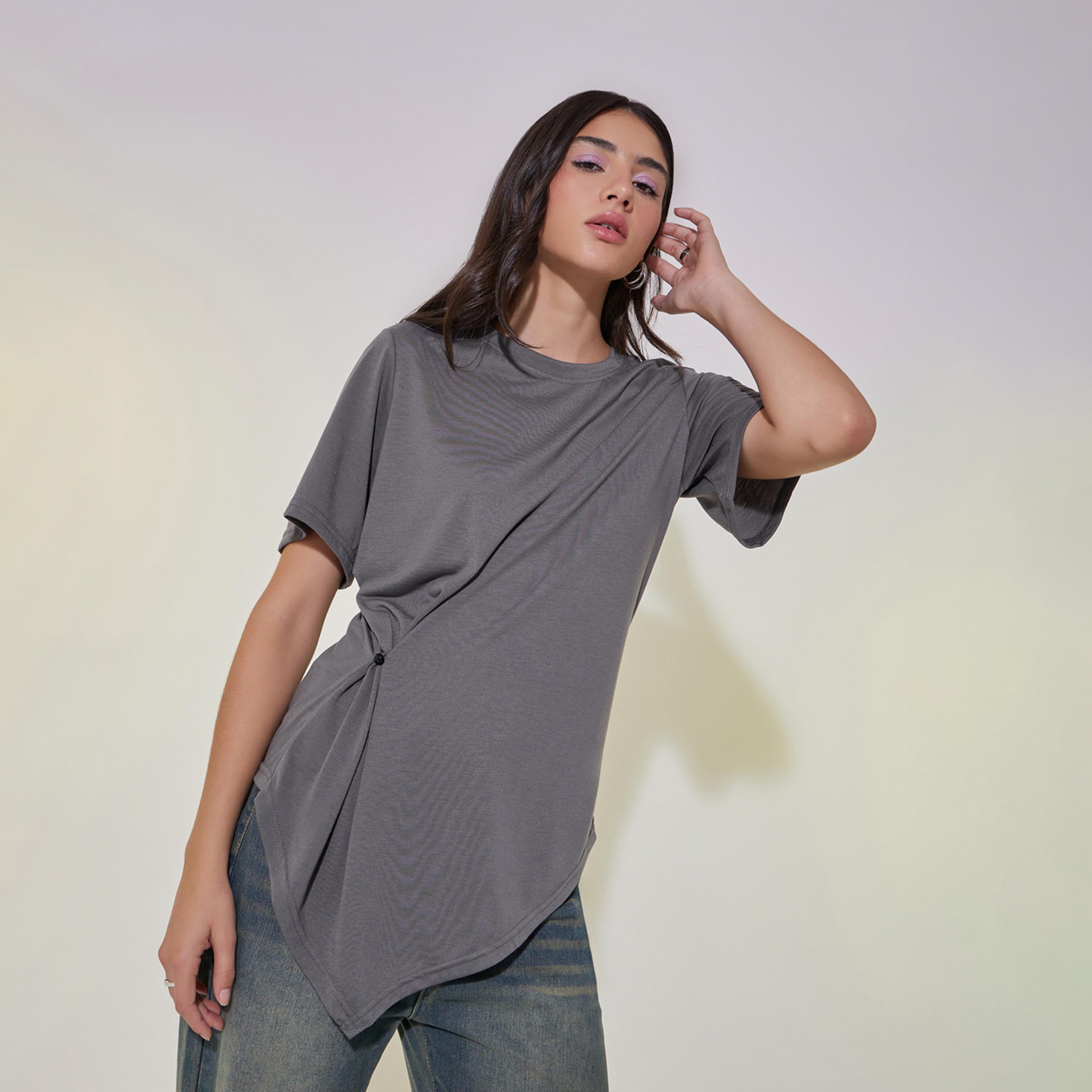تيشيرت سادة بياقة دائرية وتفاصيل مُجمعة-women-clothing-tshirts-image-2