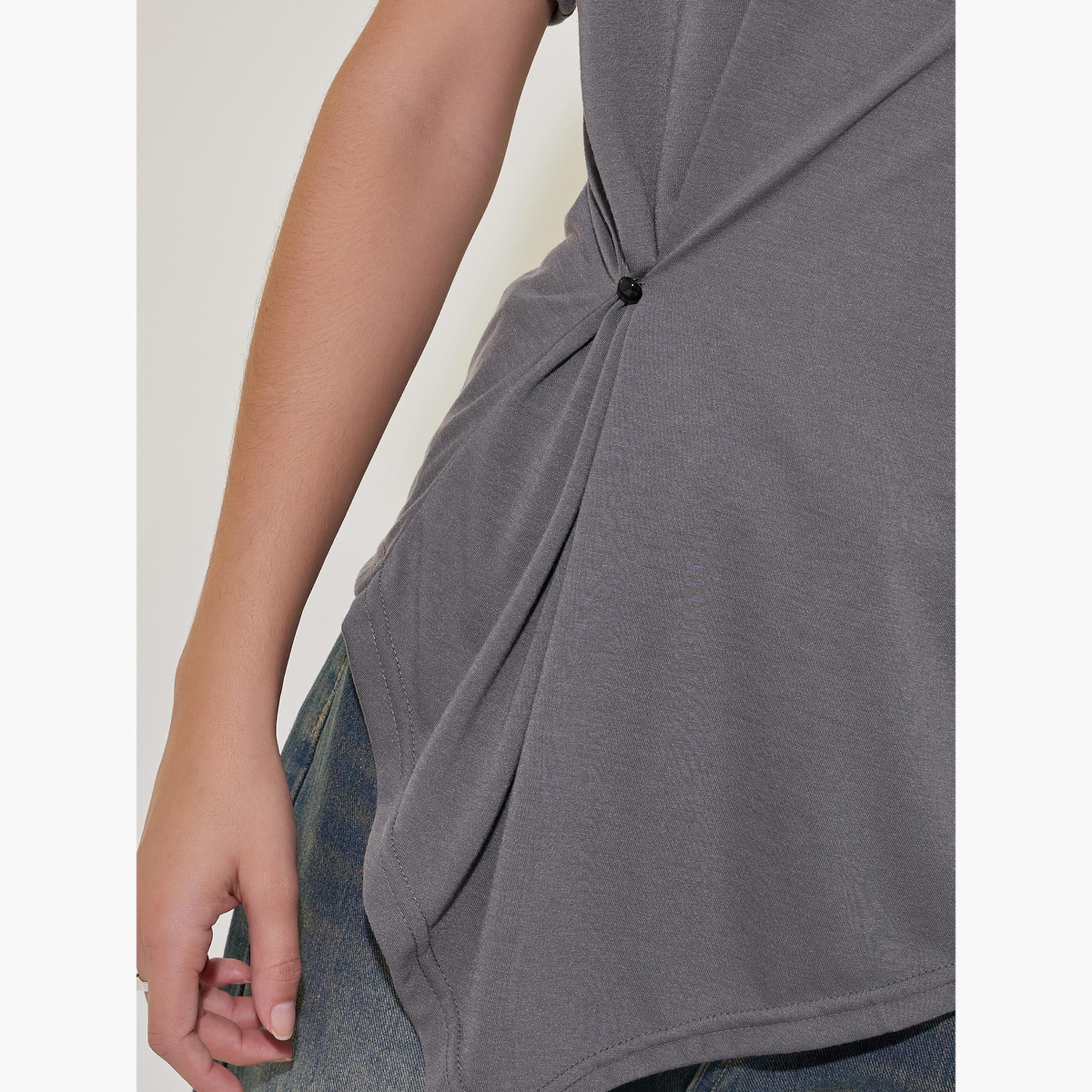 تيشيرت سادة بياقة دائرية وتفاصيل مُجمعة-women-clothing-tshirts-image-3