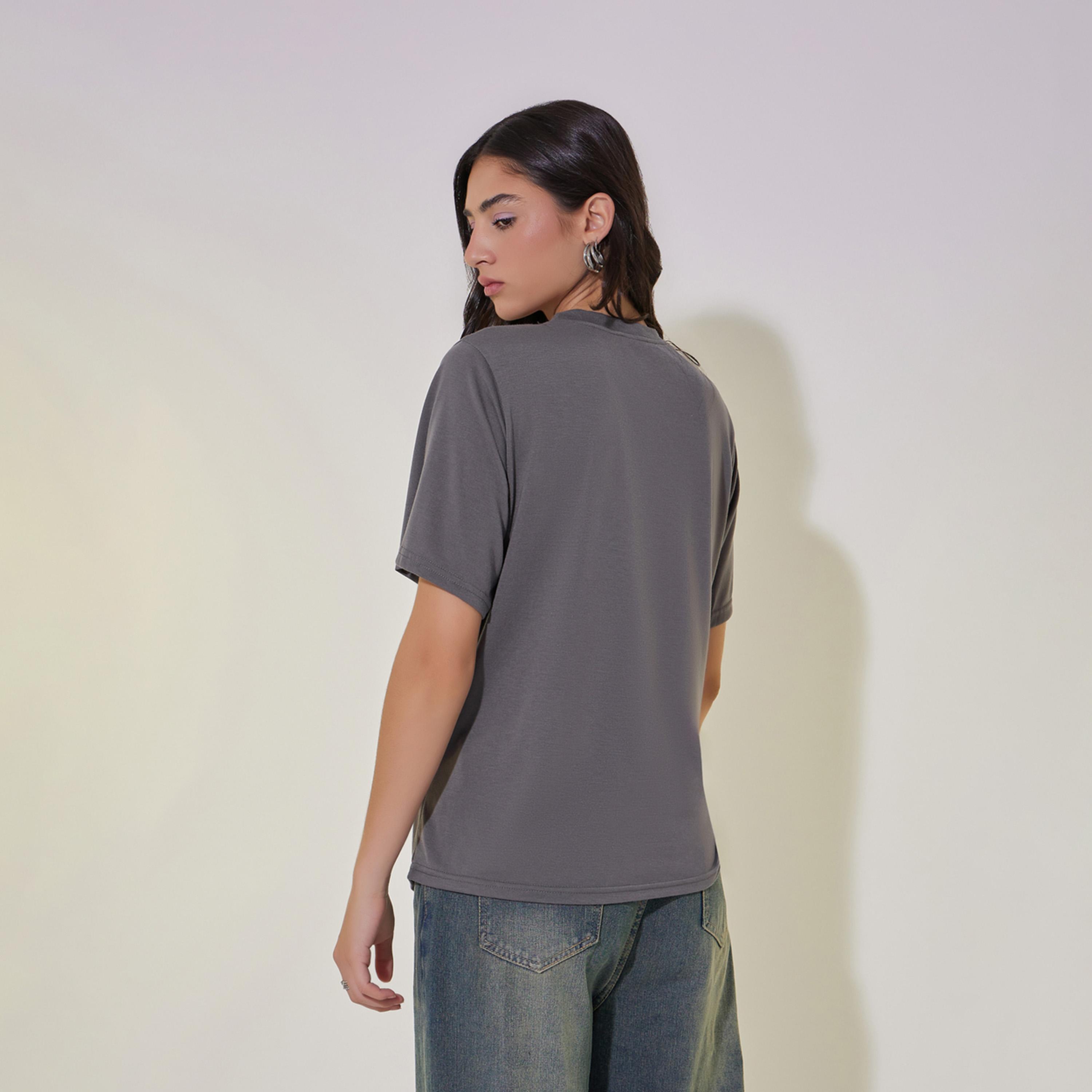 تيشيرت سادة بياقة دائرية وتفاصيل مُجمعة-women-clothing-tshirts-image-5