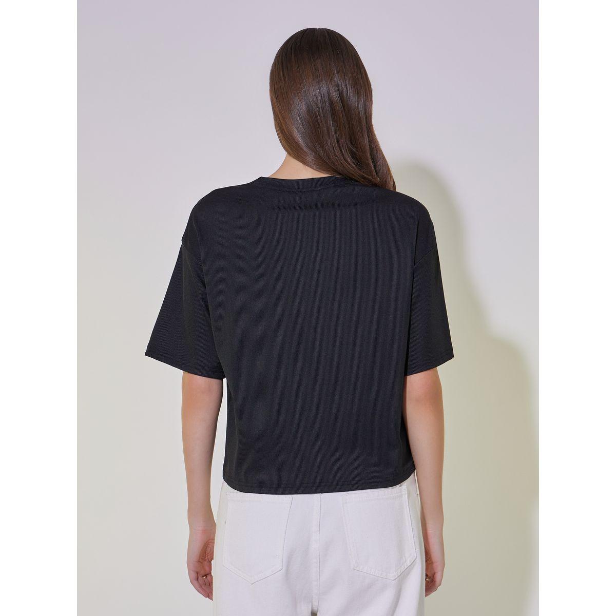 تيشيرت مضلع بقصة بوكسي ومنمق بلؤلؤ صناعي-women-clothing-tshirts-image-4