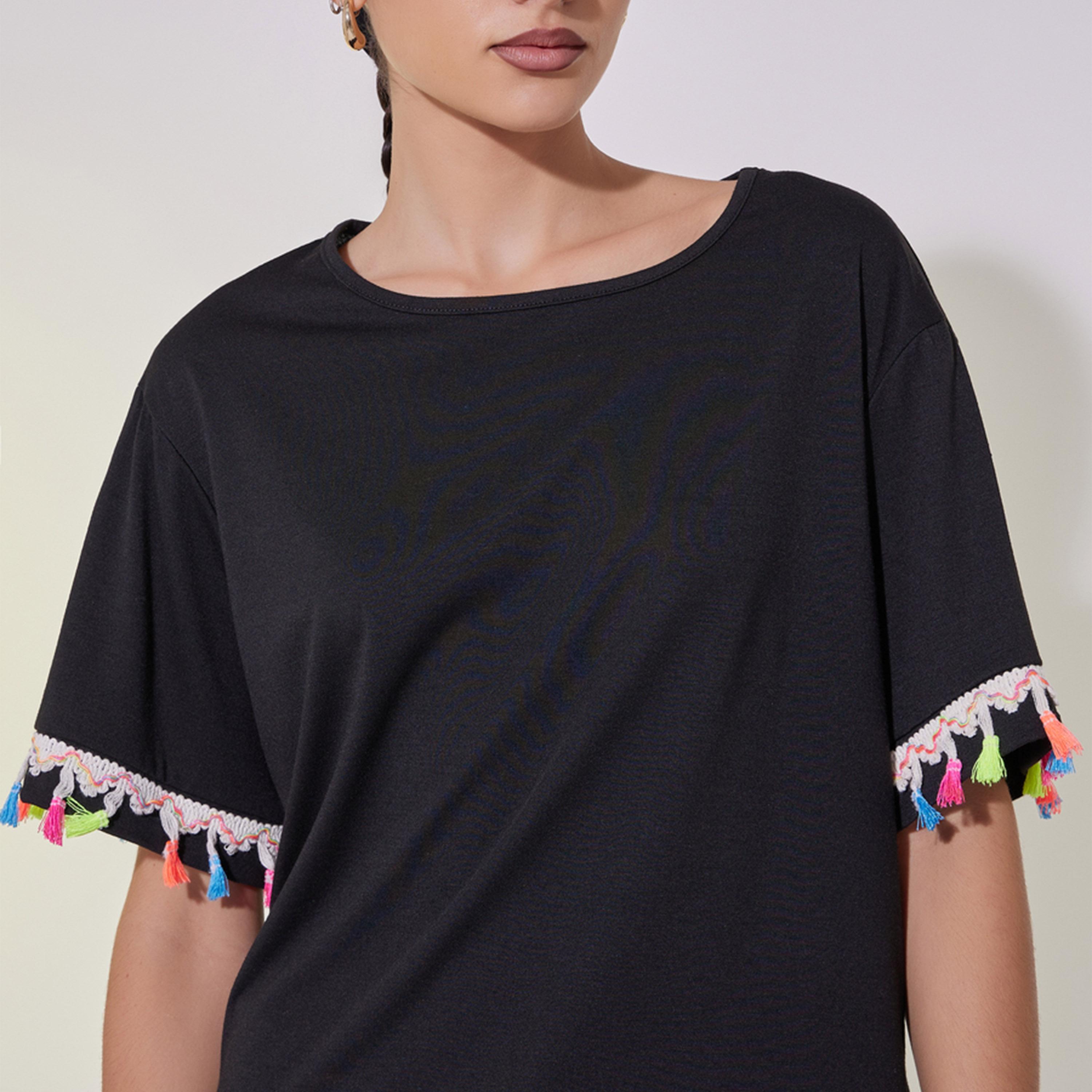تيشيرت بقصة مريحة وتفاصيل دانتيل-women-clothing-tshirts-image-4