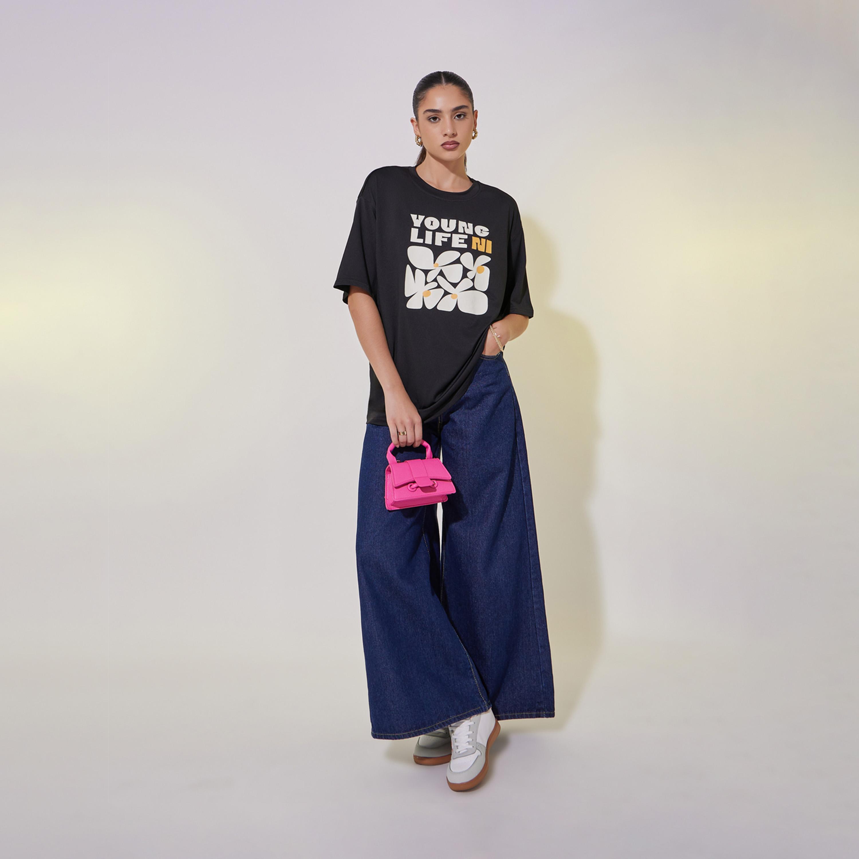 تيشيرت فضفاض بطبعة جرافيك واكتاف منخفضة-women-clothing-tshirts-image-2