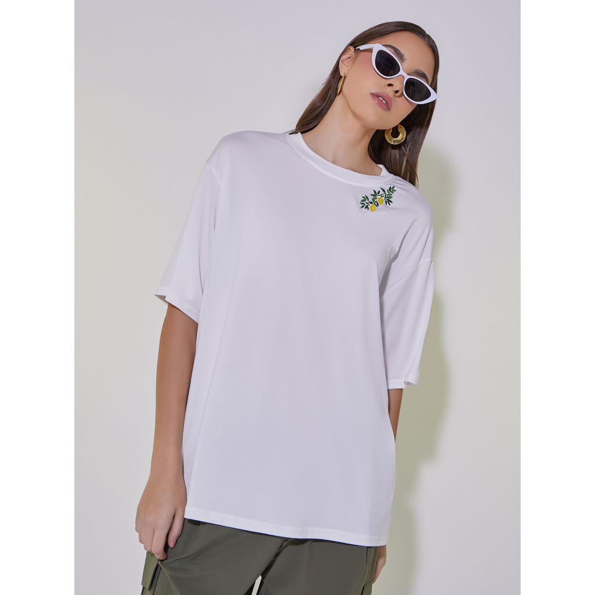 تيشيرت فضفاض بتفاصيل مُطرّزة وياقة دائرية-women-clothing-tshirts-image-1