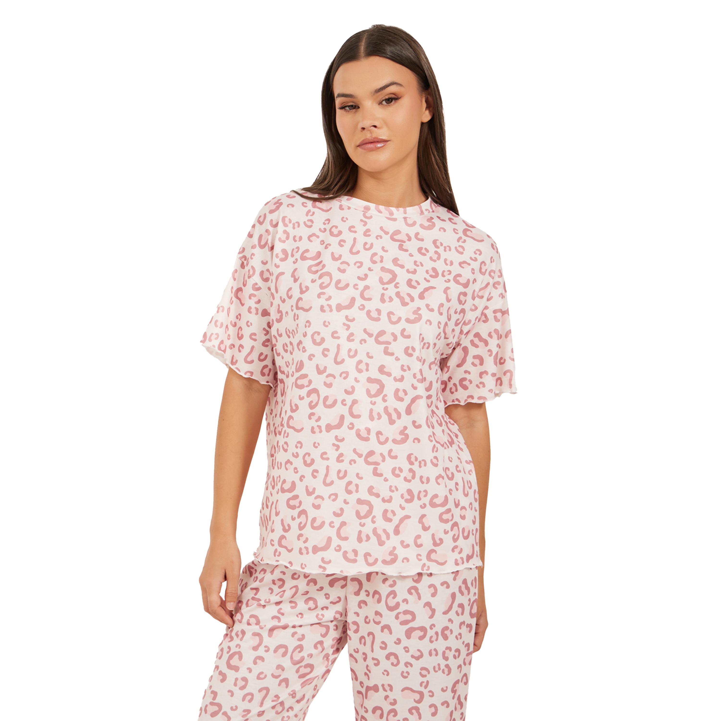 ستايلي - طقم تي شيرت بطبعة جلد النمر وحافة متعرجة مع برمودا بيجامة-women-clothing-nightwear-pyjamas-longsets-image-4
