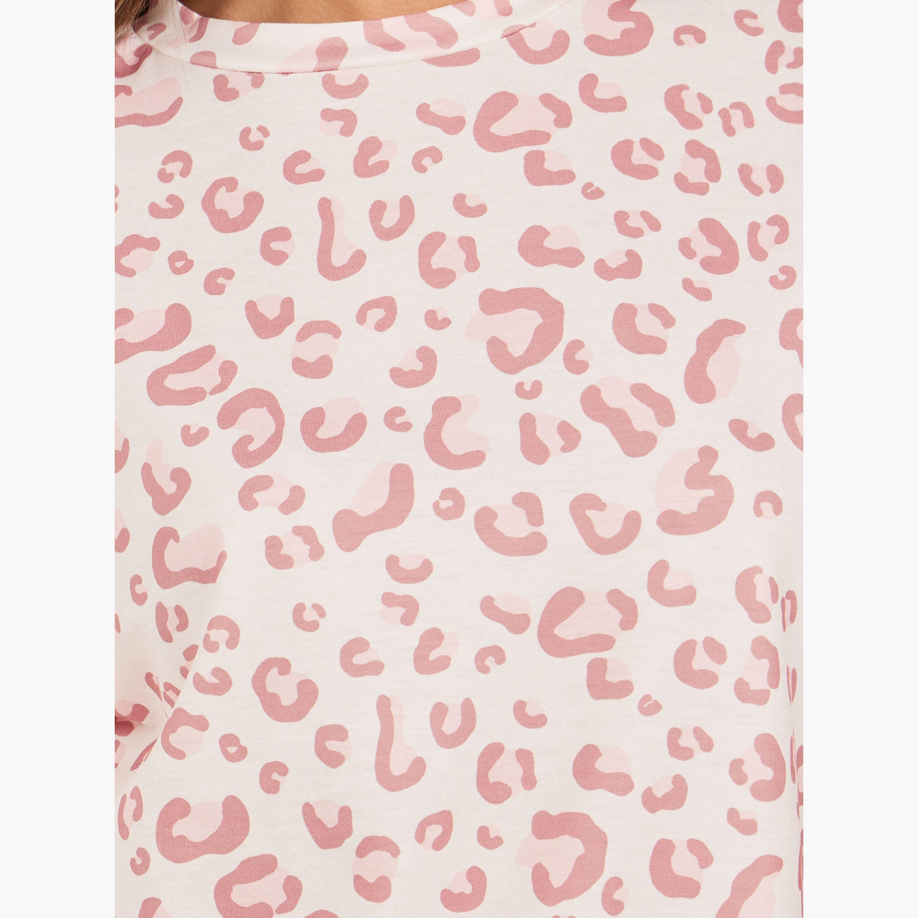 ستايلي - طقم تي شيرت بطبعة جلد النمر وحافة متعرجة مع برمودا بيجامة-women-clothing-nightwear-pyjamas-longsets-image-5