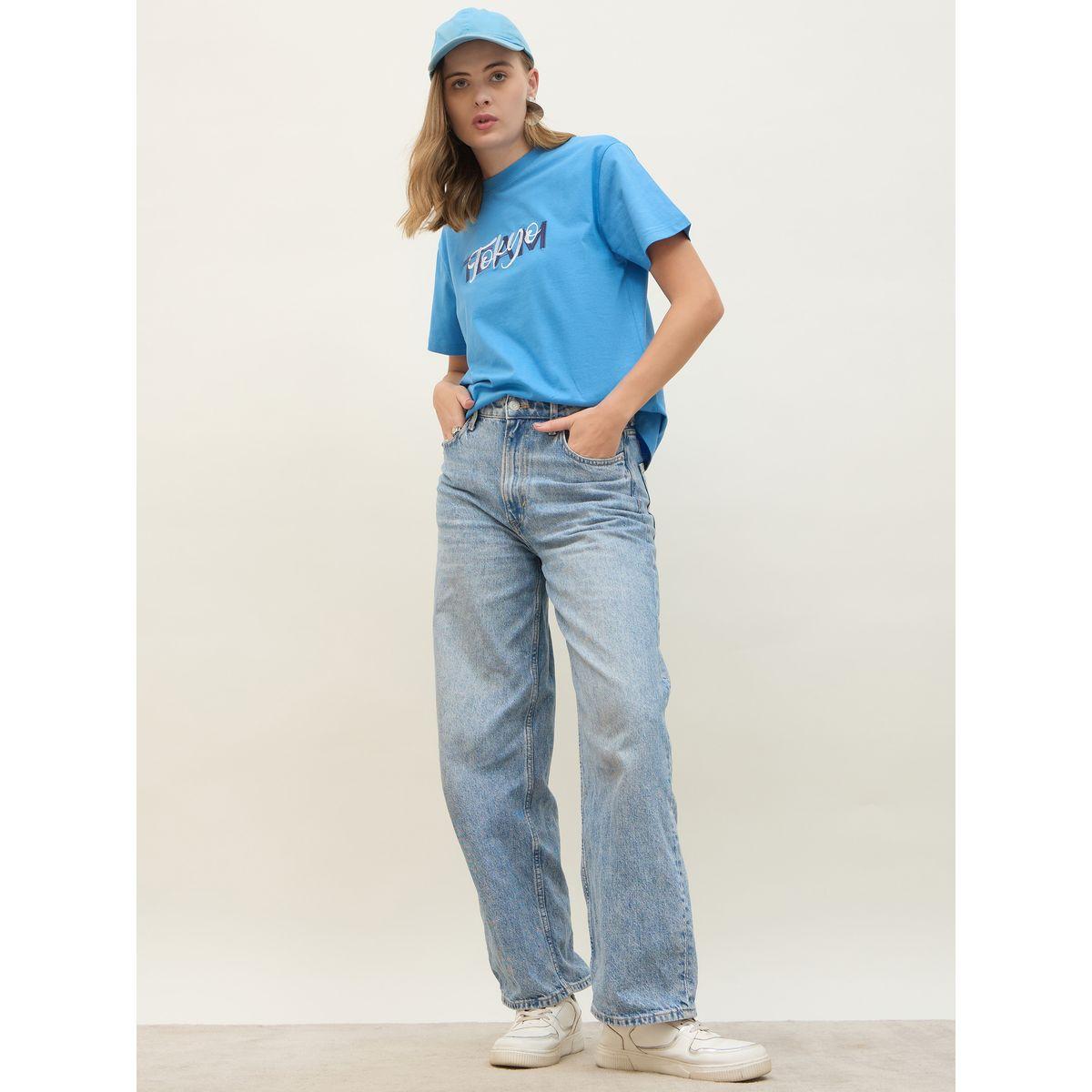 تيشيرت بقصة بوكسي وياقة دائرية مع كتابة مُطرّزة-women-clothing-tshirts-image-1