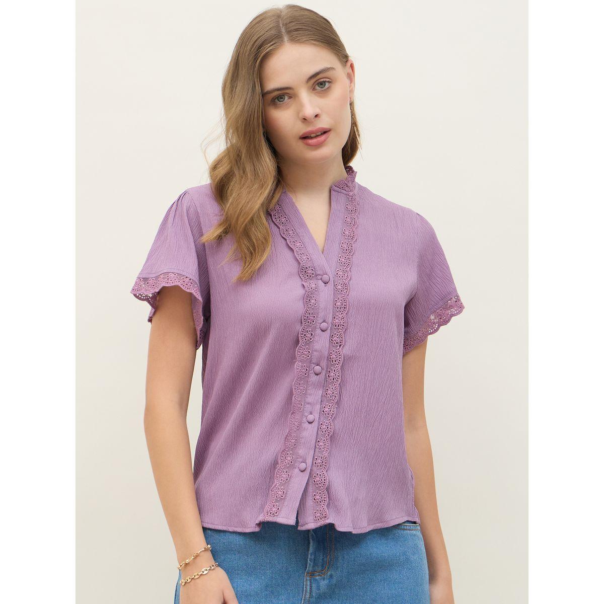 بلوزة بتفاصيل دانتيل وحافة بنمط صدف-women-clothing-shirtsandblouses-blouses-image-2